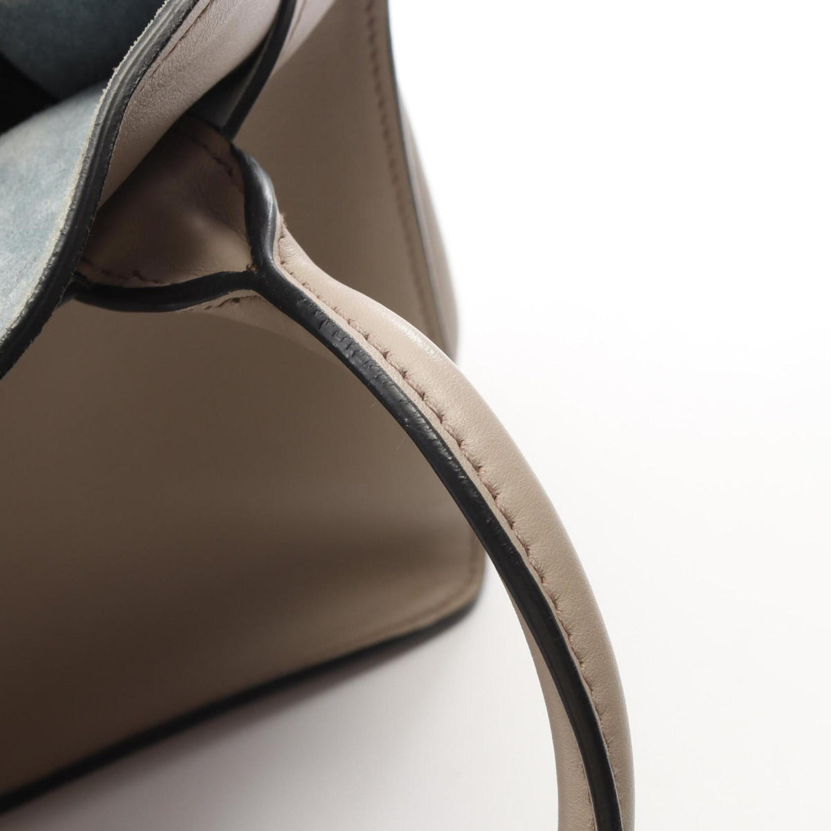Prada Beige Leather Handbag (Pre-Owned)