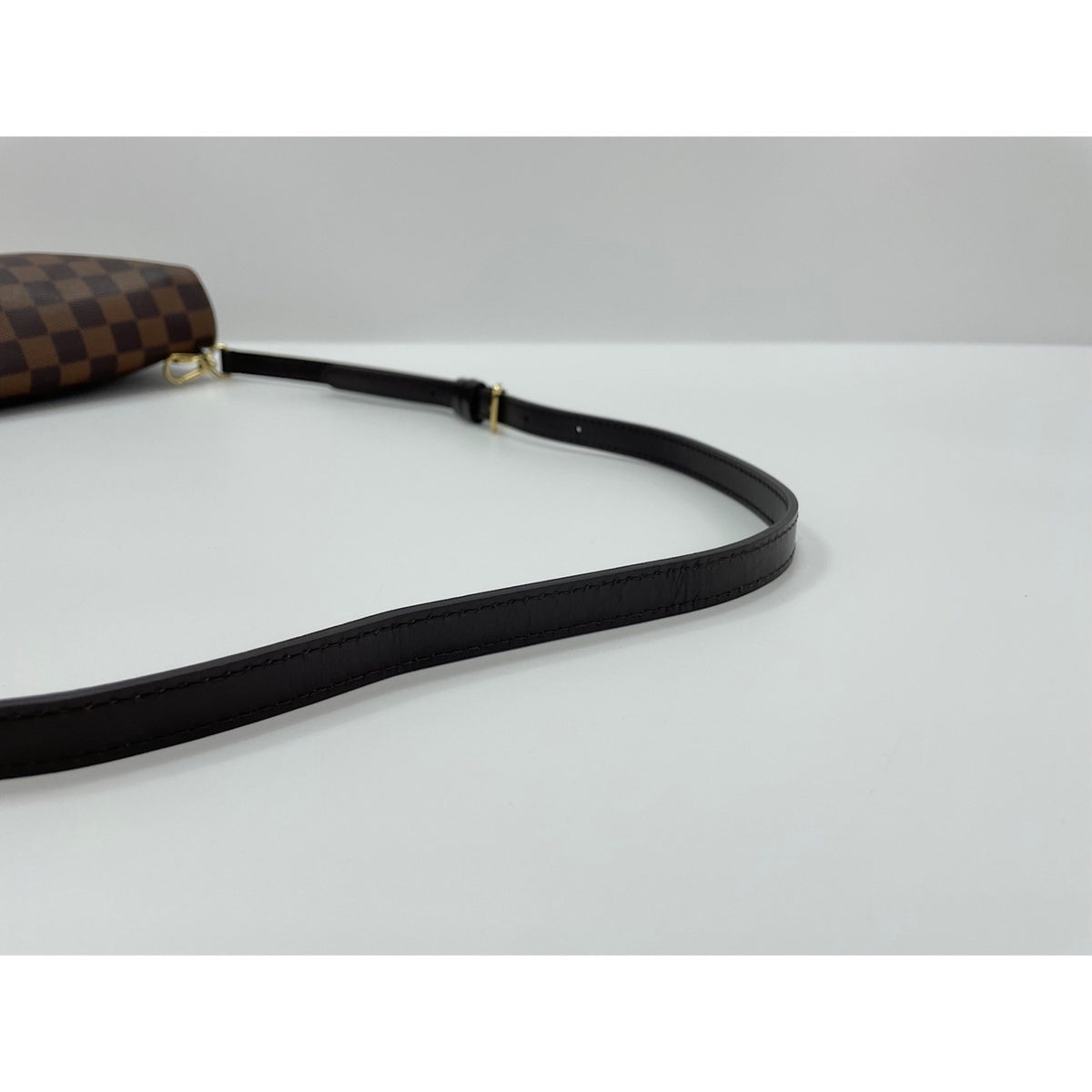 Louis Vuitton Brown Shoulder Bag (Pre-Owned)