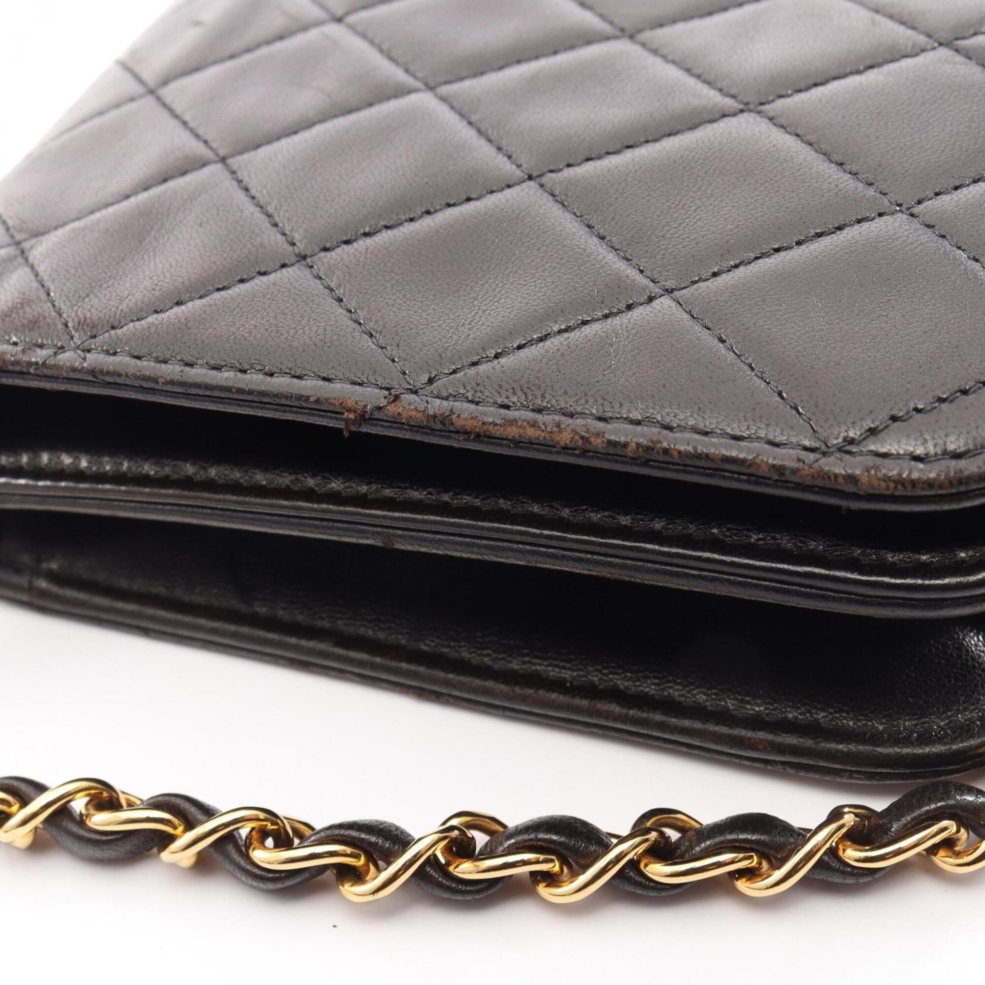 Chanel Black Leather Handbag Shoulder Bag (Pre-Owned)