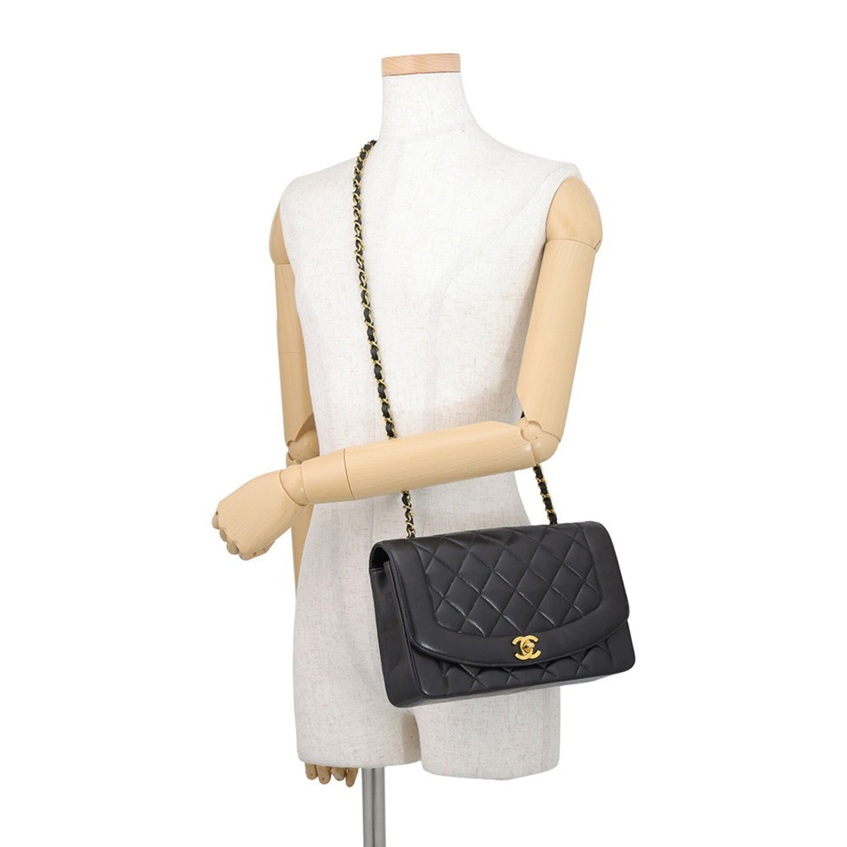 Chanel Matelasse Black Leather Shoulder Bag (Pre-Owned)
