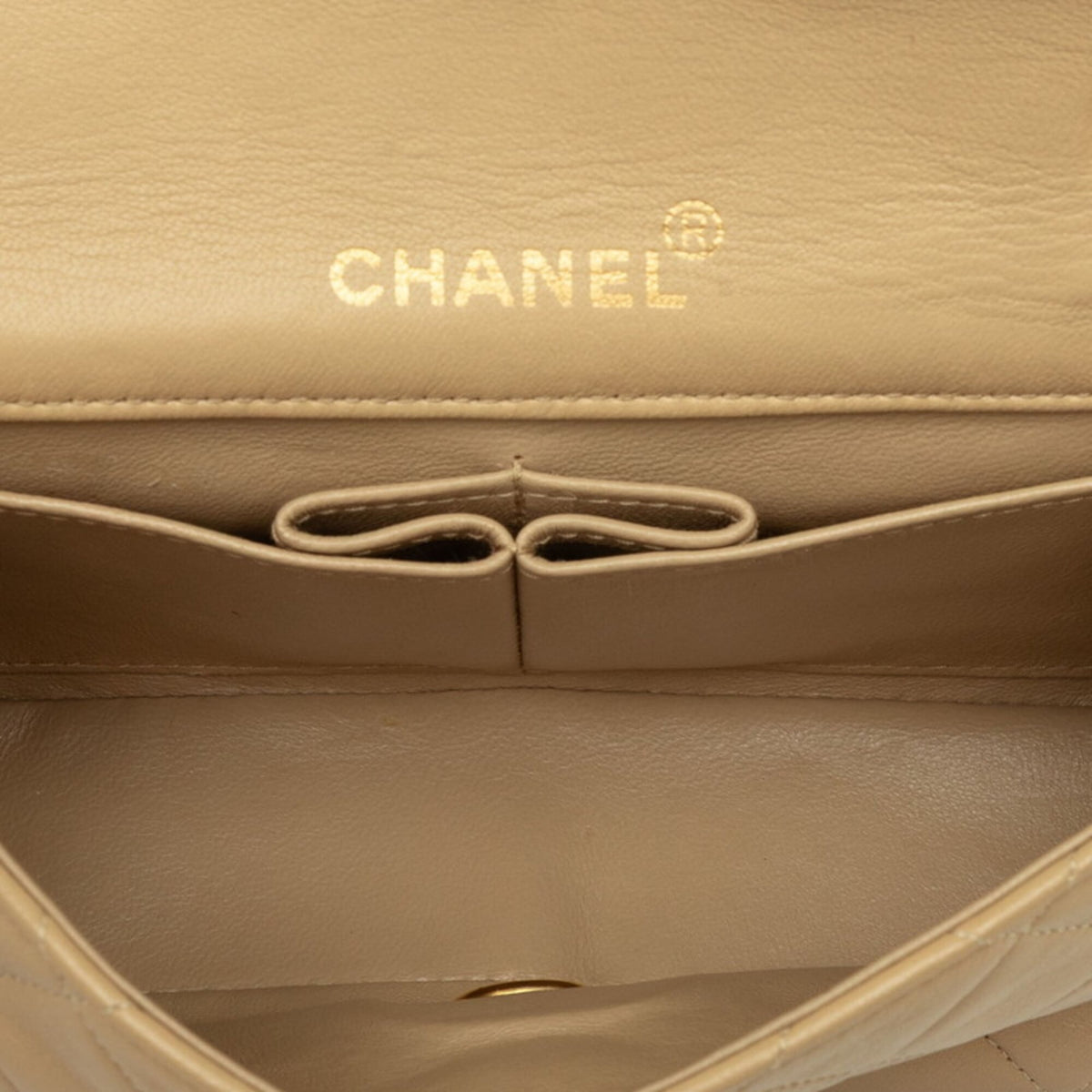 Chanel Beige Shoulder Bag (Pre-Owned)