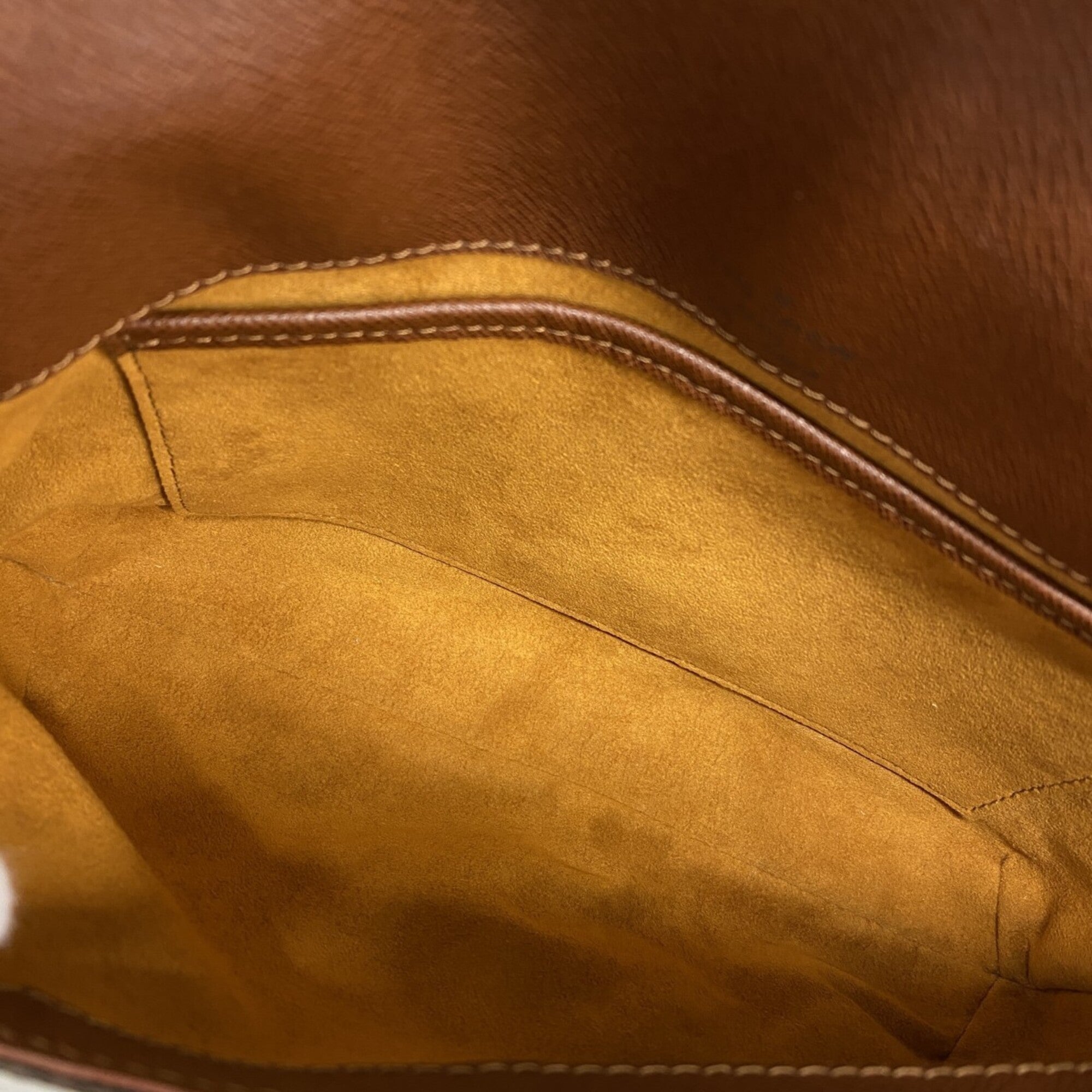 Louis Vuitton Brown Shoulder Bag (Pre-Owned)