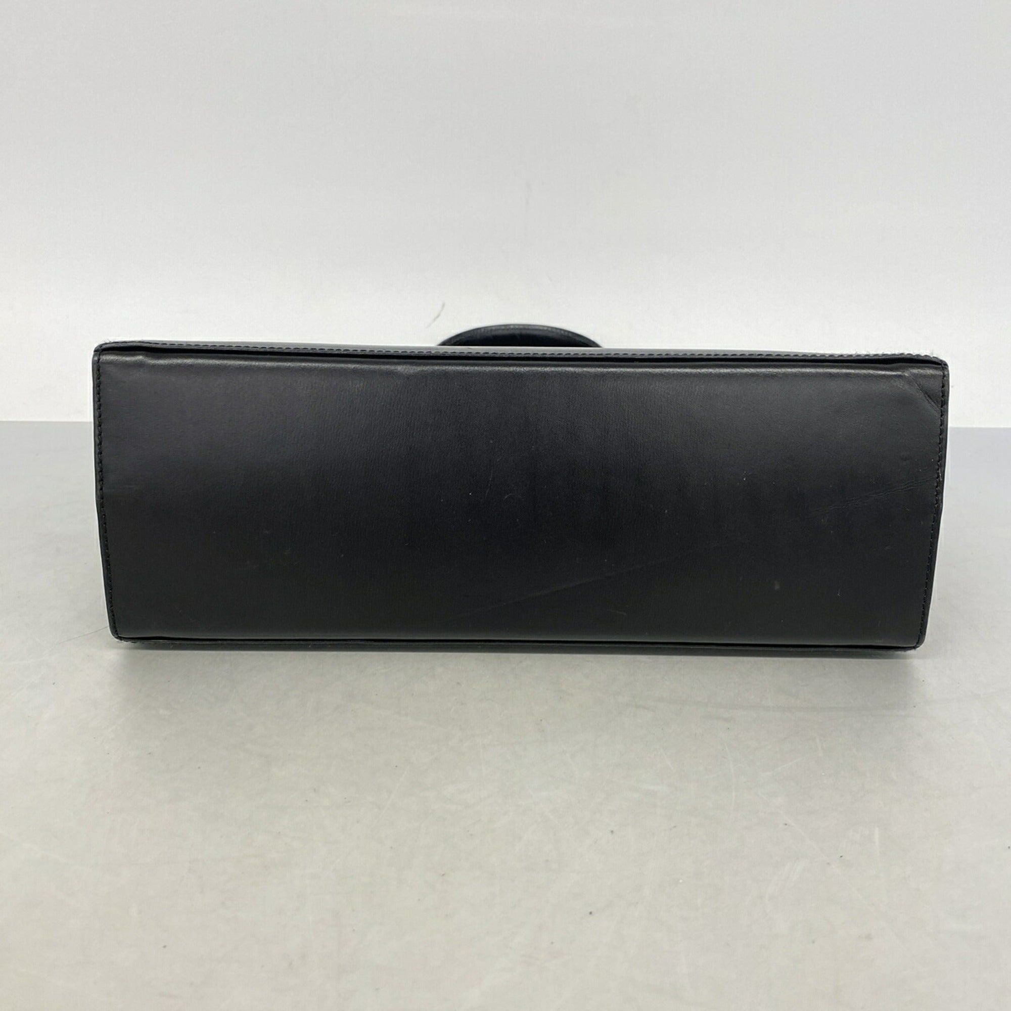 Salvatore Ferragamo Black Leather Handbag (Pre-Owned)