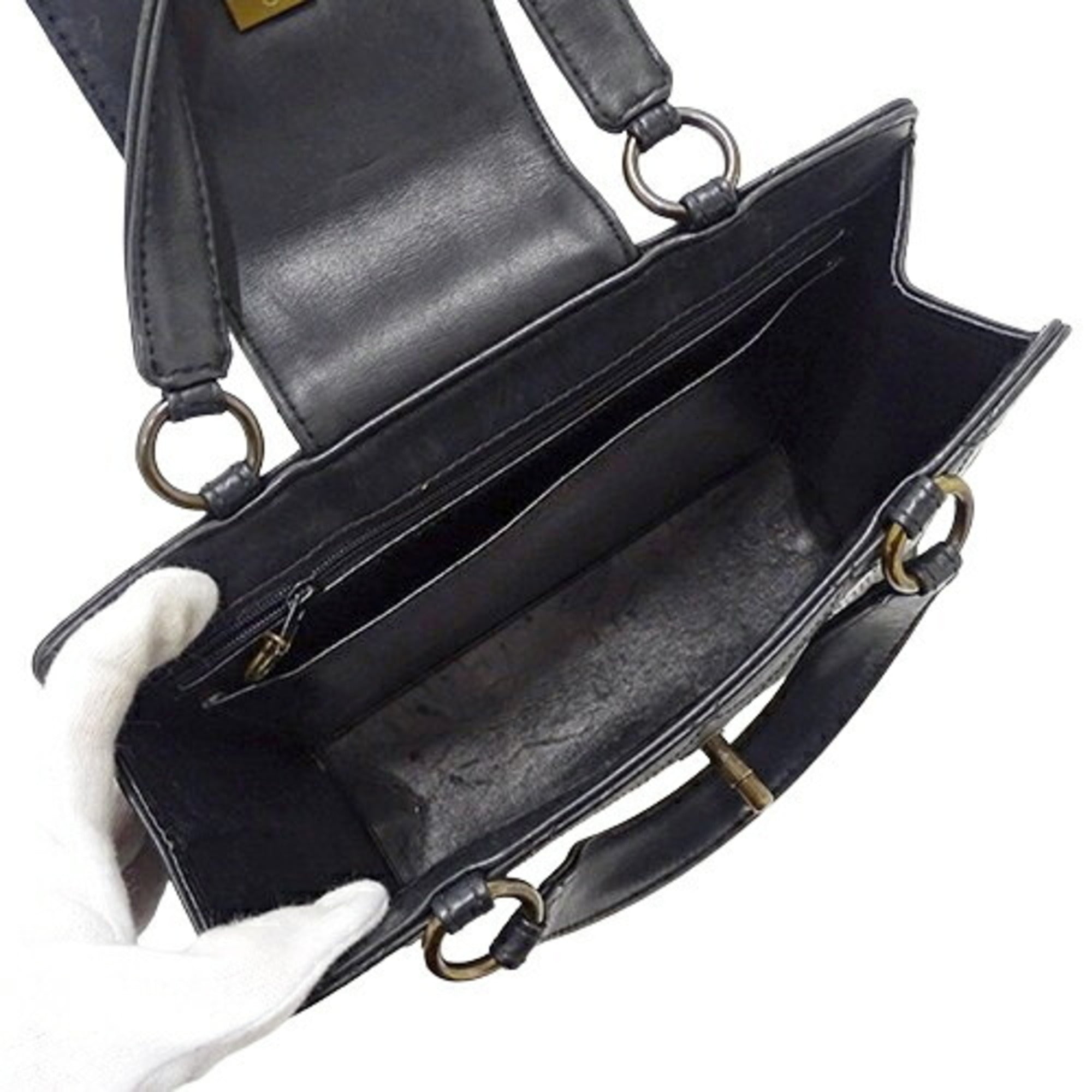 Chanel Black Leather Handbag (Pre-Owned)
