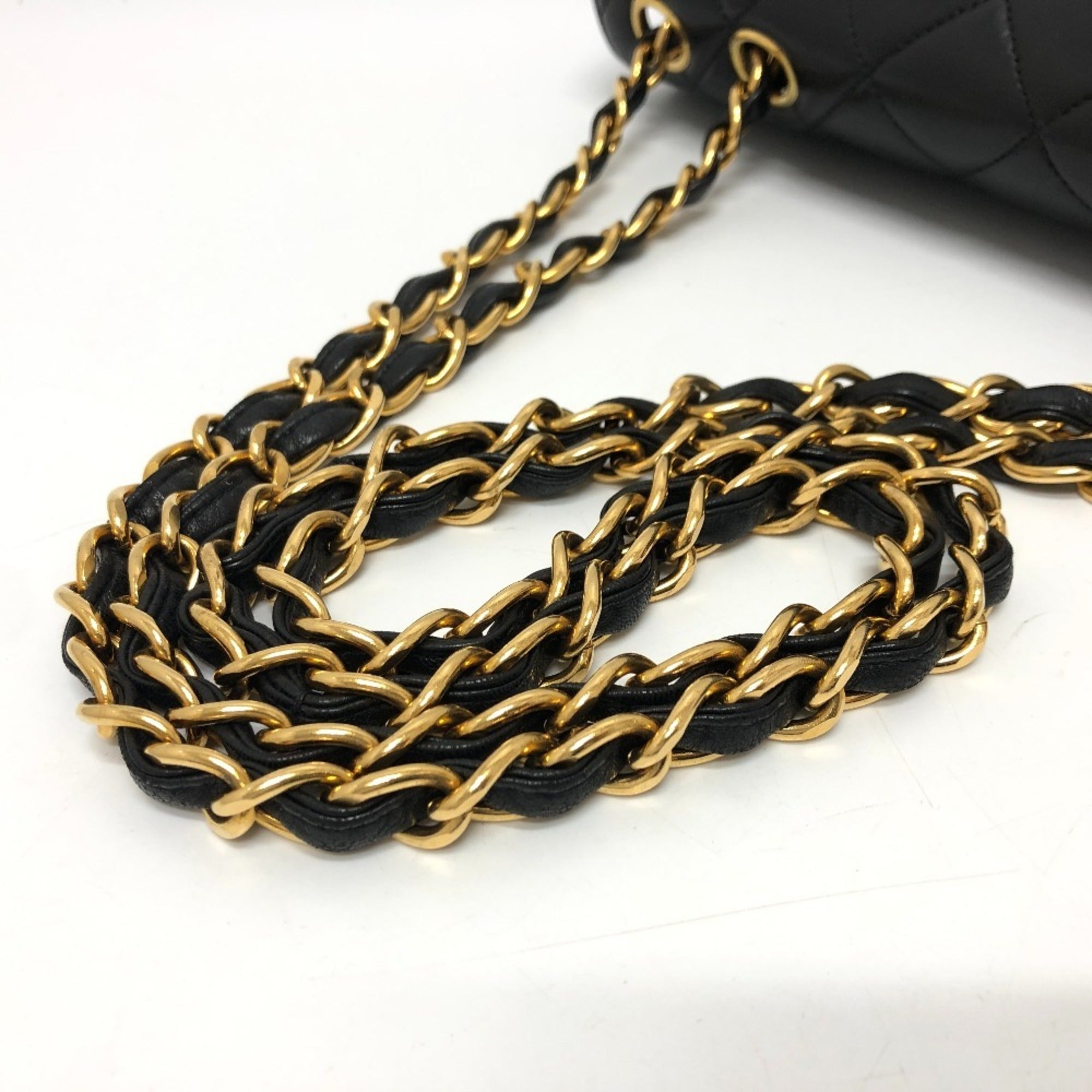 Chanel Black Leather Handbag Shoulder Bag (Pre-Owned)