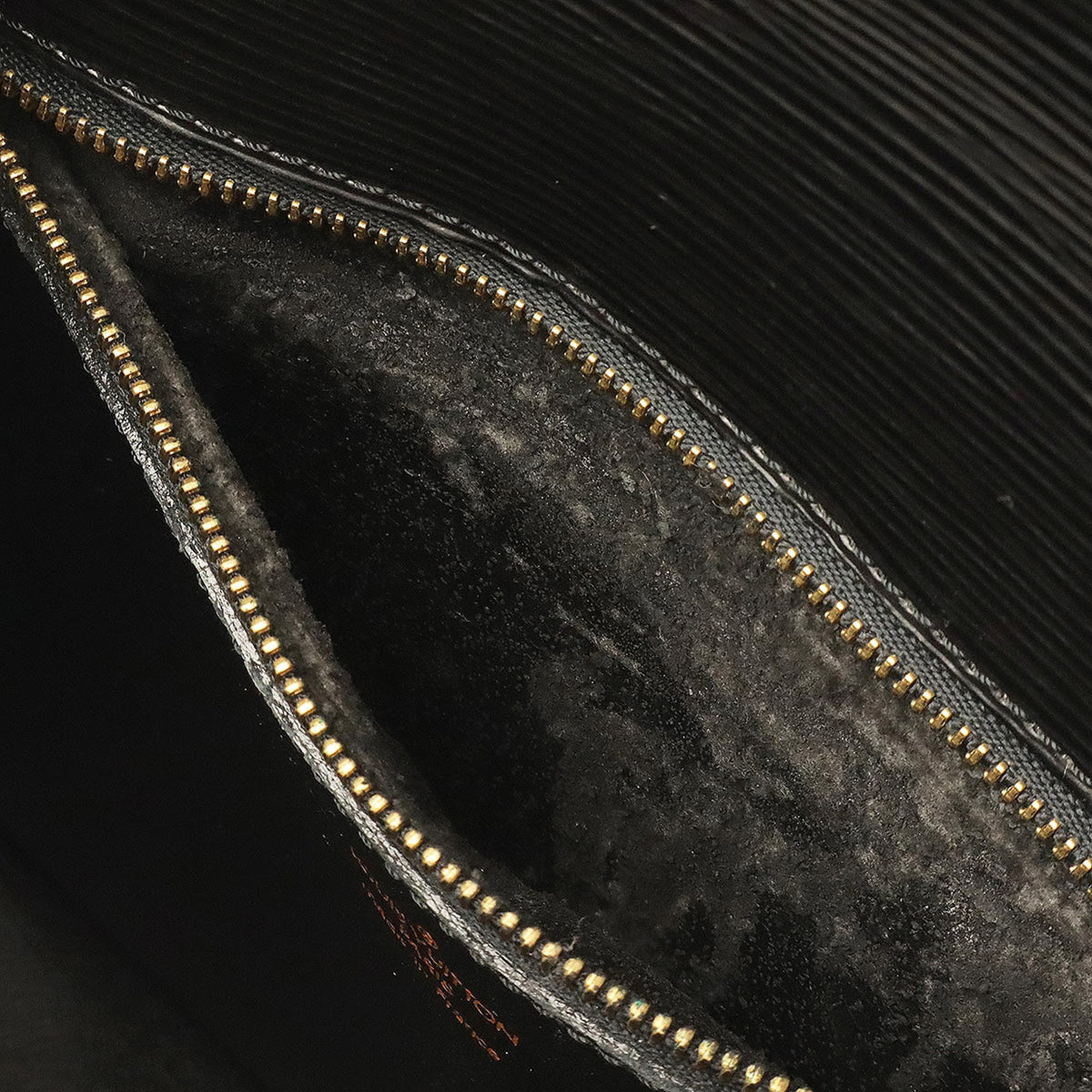 Louis Vuitton Noir Epi Leather Pochette Shoulder Bag (Pre-Owned)