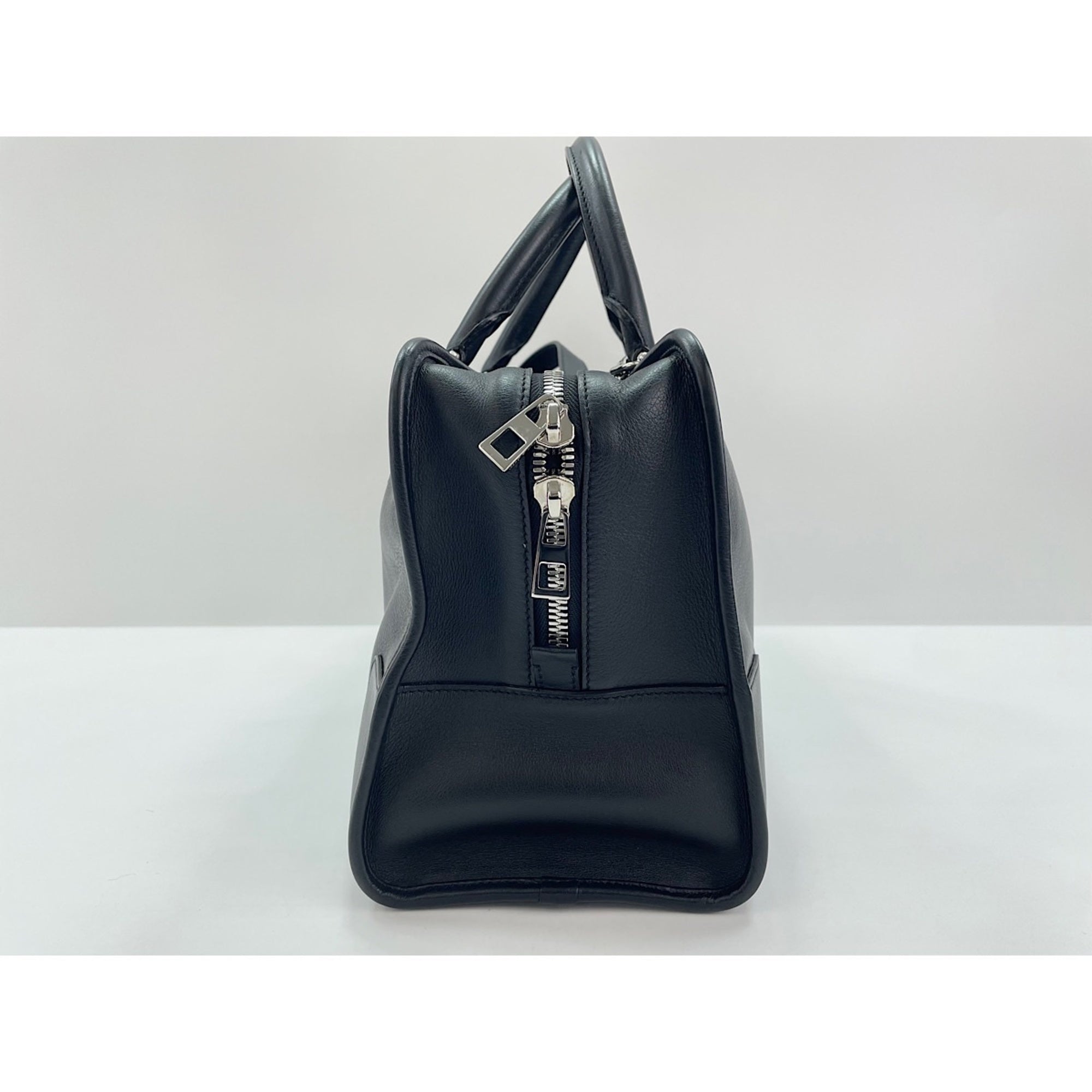 Loewe Black Handbag (Pre-Owned)