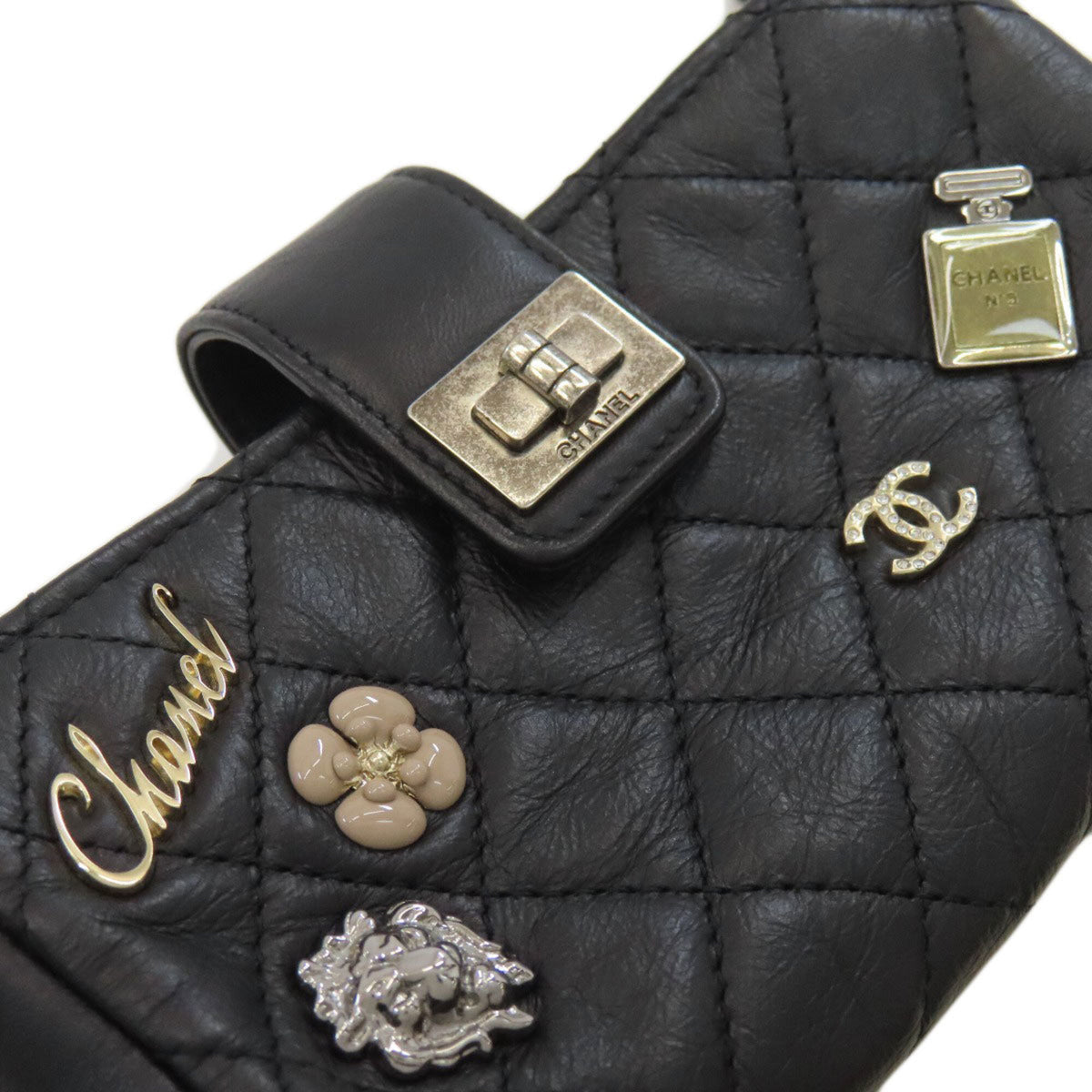 Chanel Black Leather Shoulder Bag (Pre-Owned)