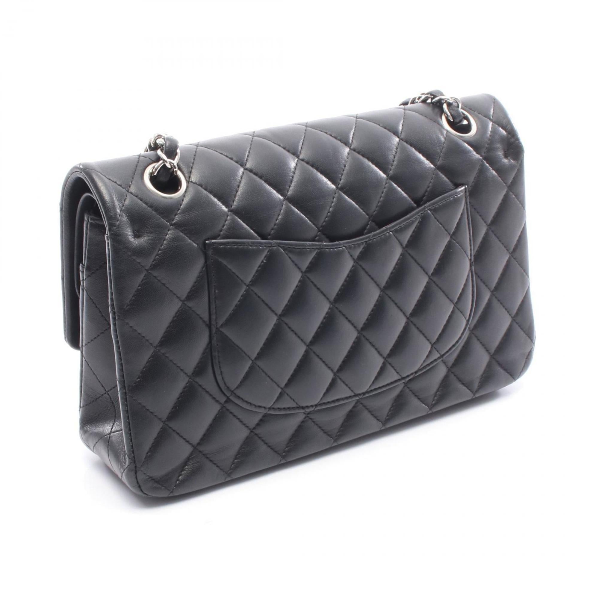 Chanel Black Leather Shoulder Bag (Pre-Owned)