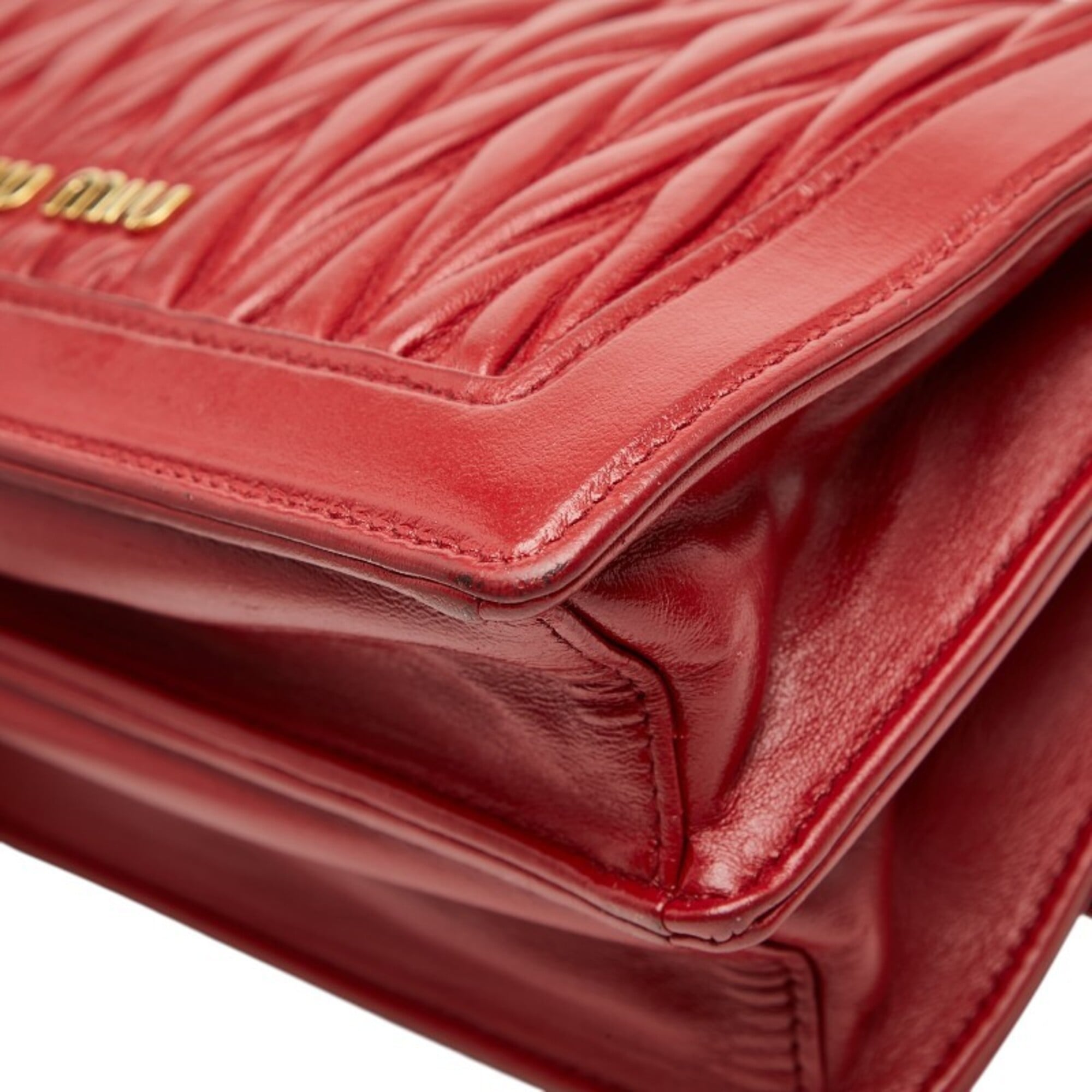 Miu Miu Matelasse Red Color Leather Shoulder Bag (Pre-Owned)