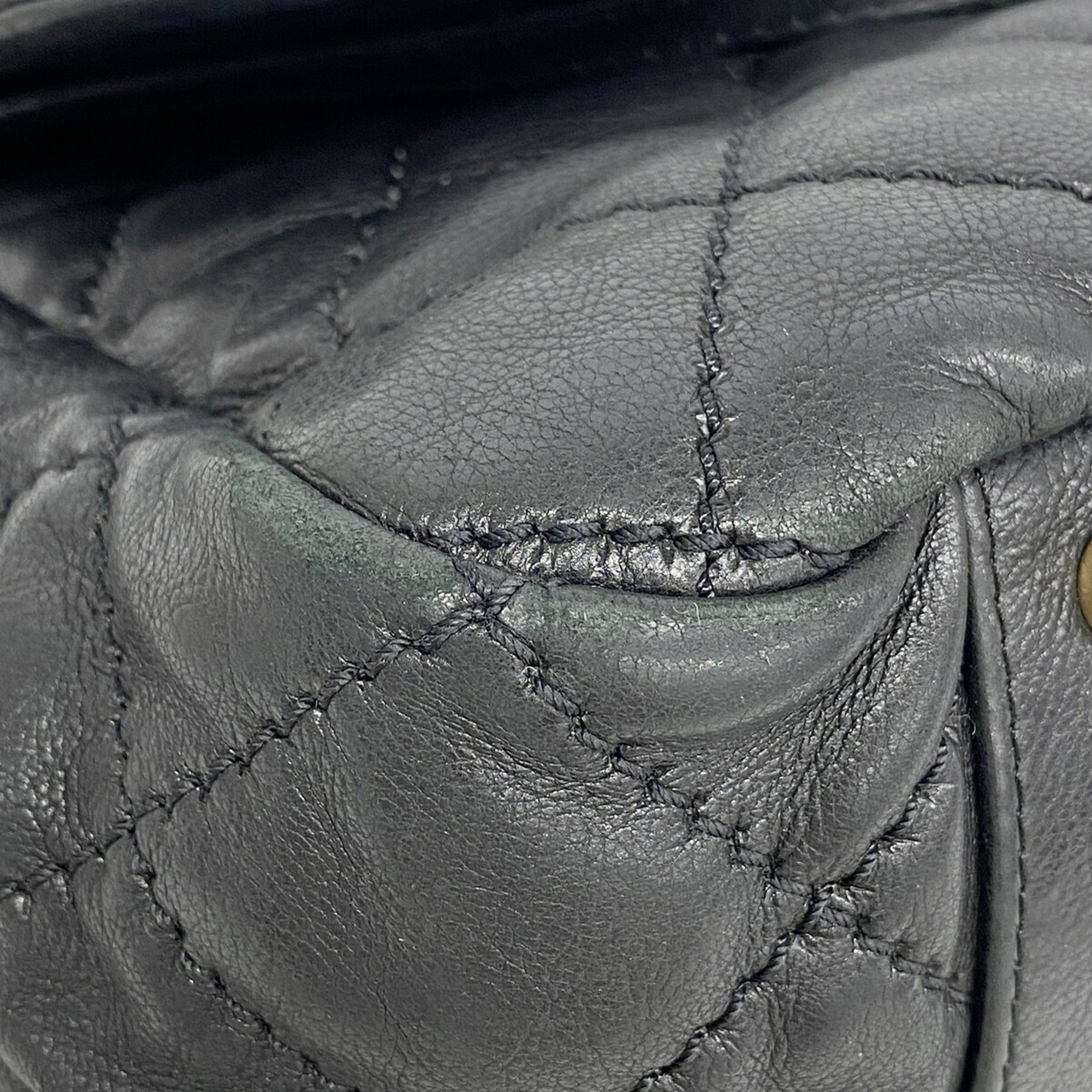 Chanel Black Leather Shoulder Bag (Pre-Owned)
