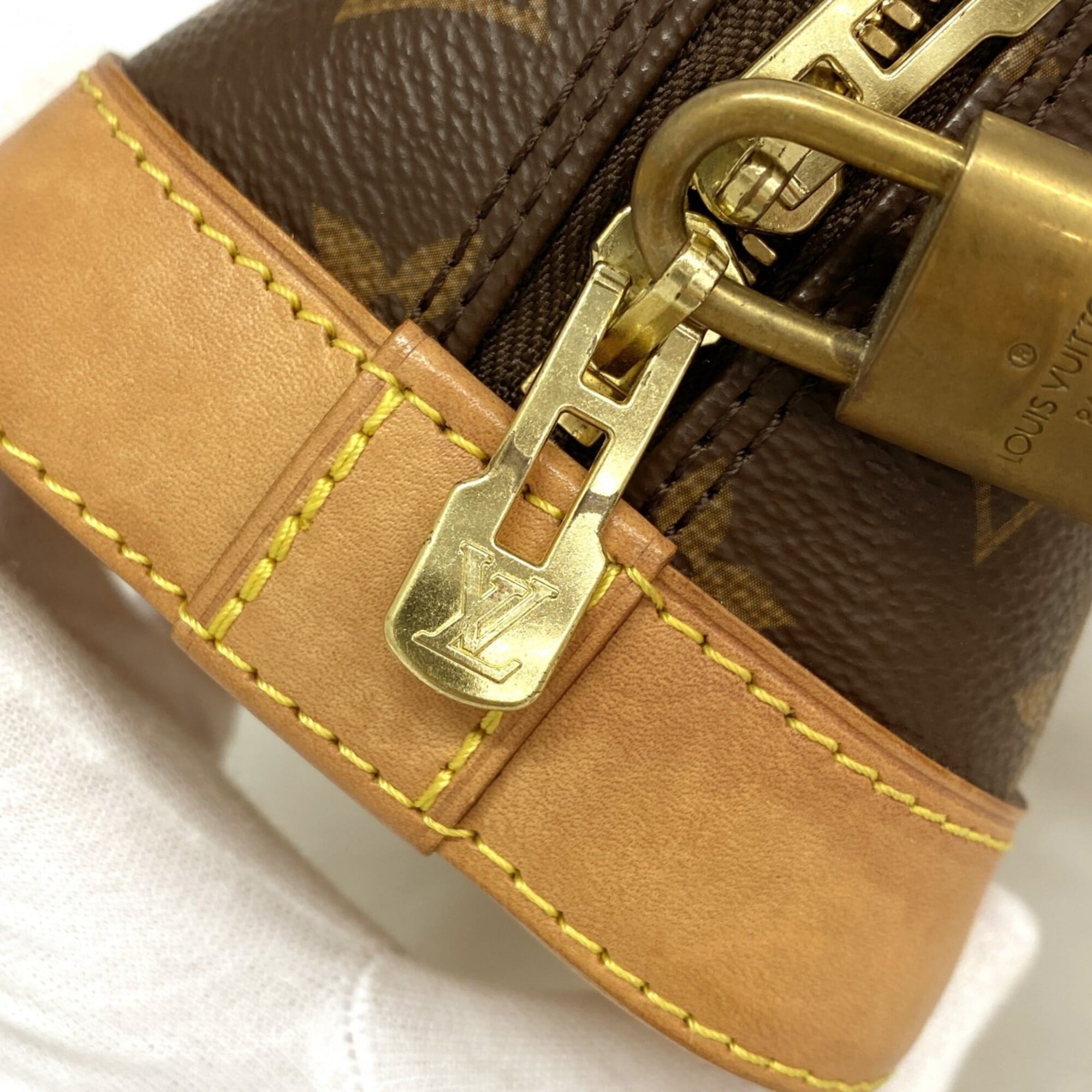 Louis Vuitton Brown Handbag (Pre-Owned)