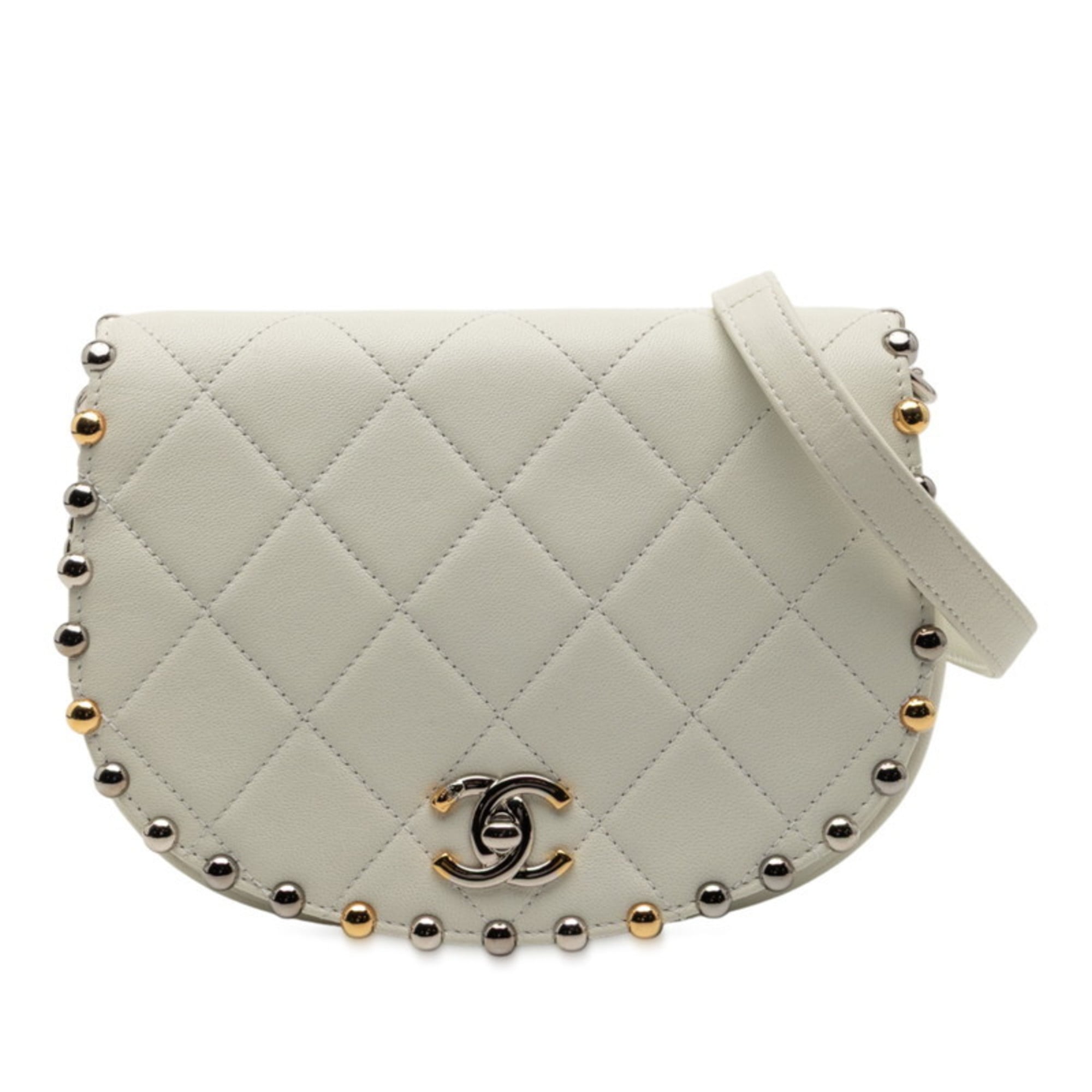 Chanel White Leather Shoulder Bag (Pre-Owned)
