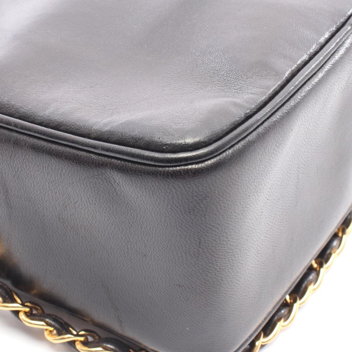 Chanel Black Leather Shoulder Bag (Pre-Owned)