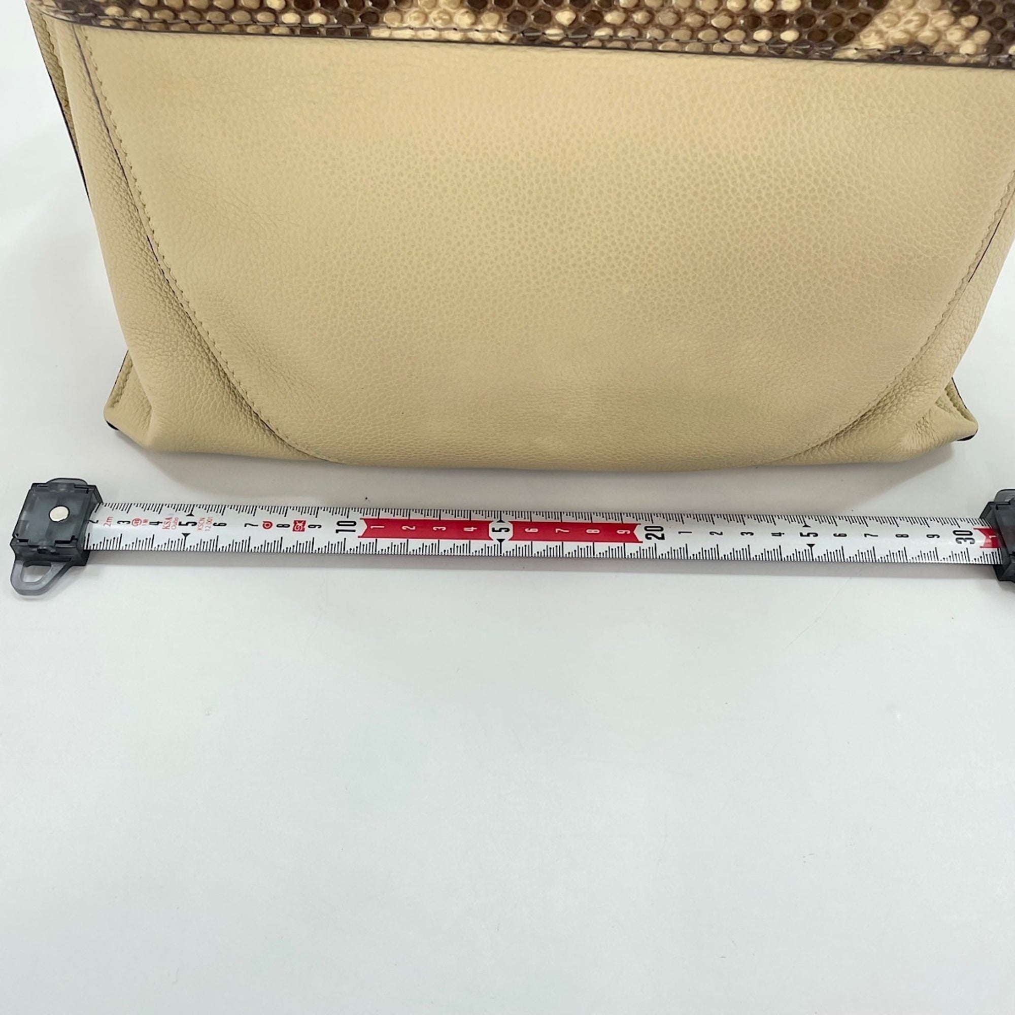 Loewe Beige Handbag (Pre-Owned)