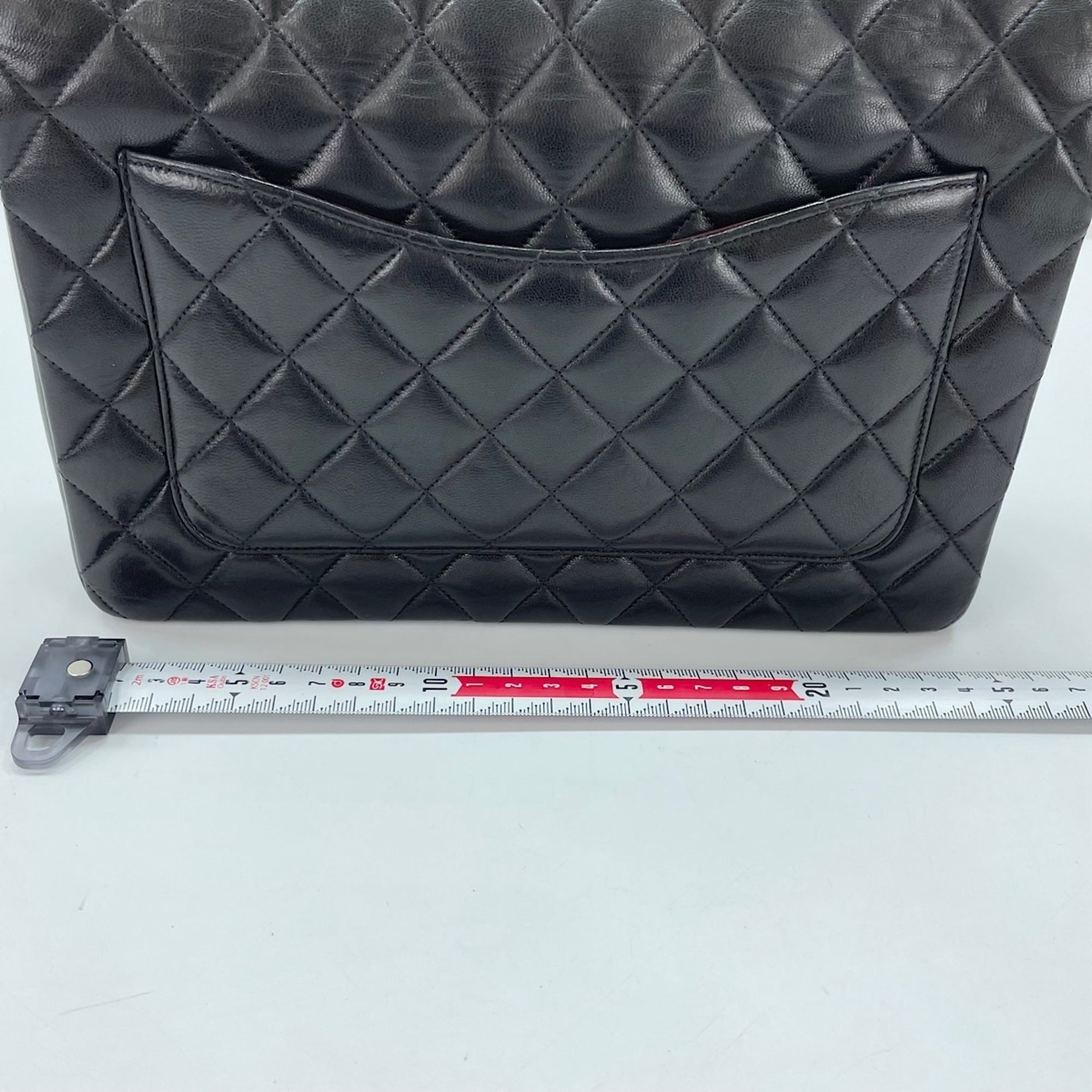 Chanel Black Shoulder Bag (Pre-Owned)