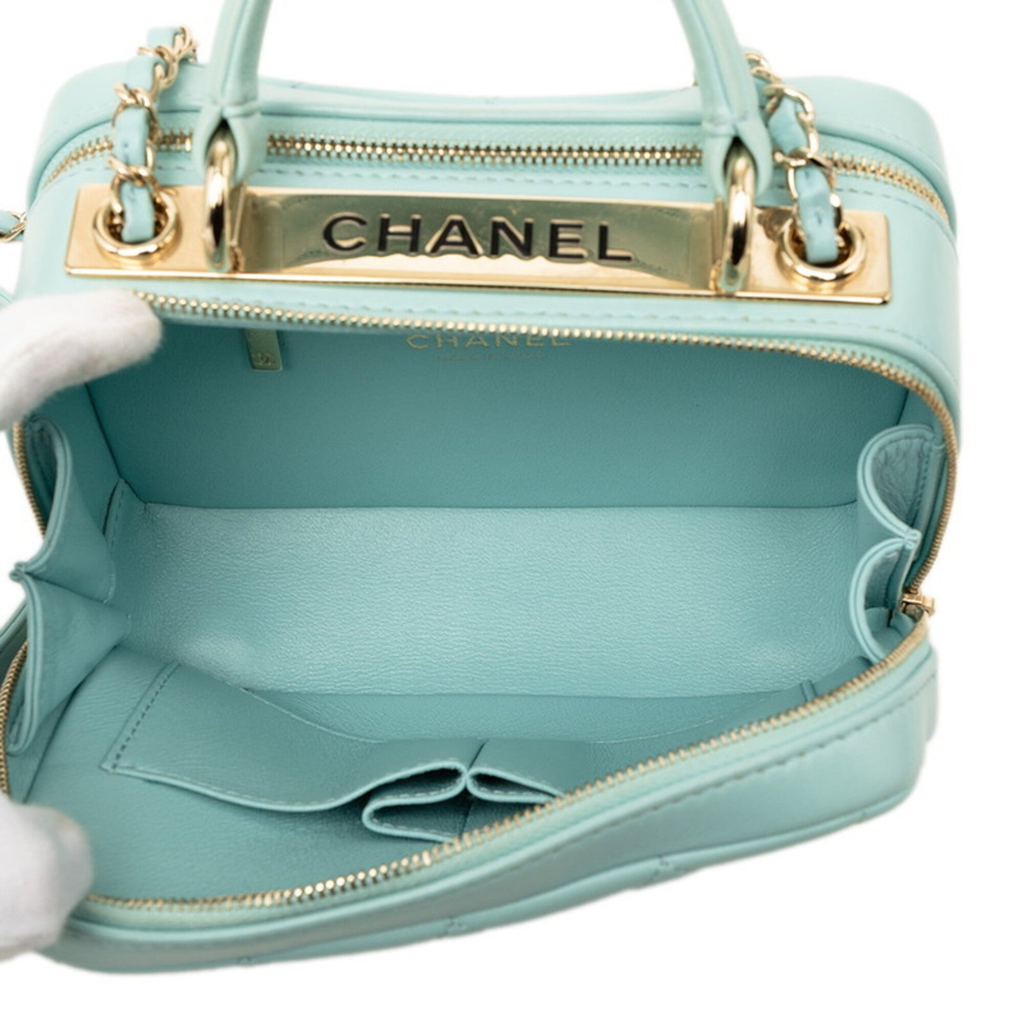 Chanel Matelasse Light Blue Leather Handbag Shoulder Bag (Pre-Owned)