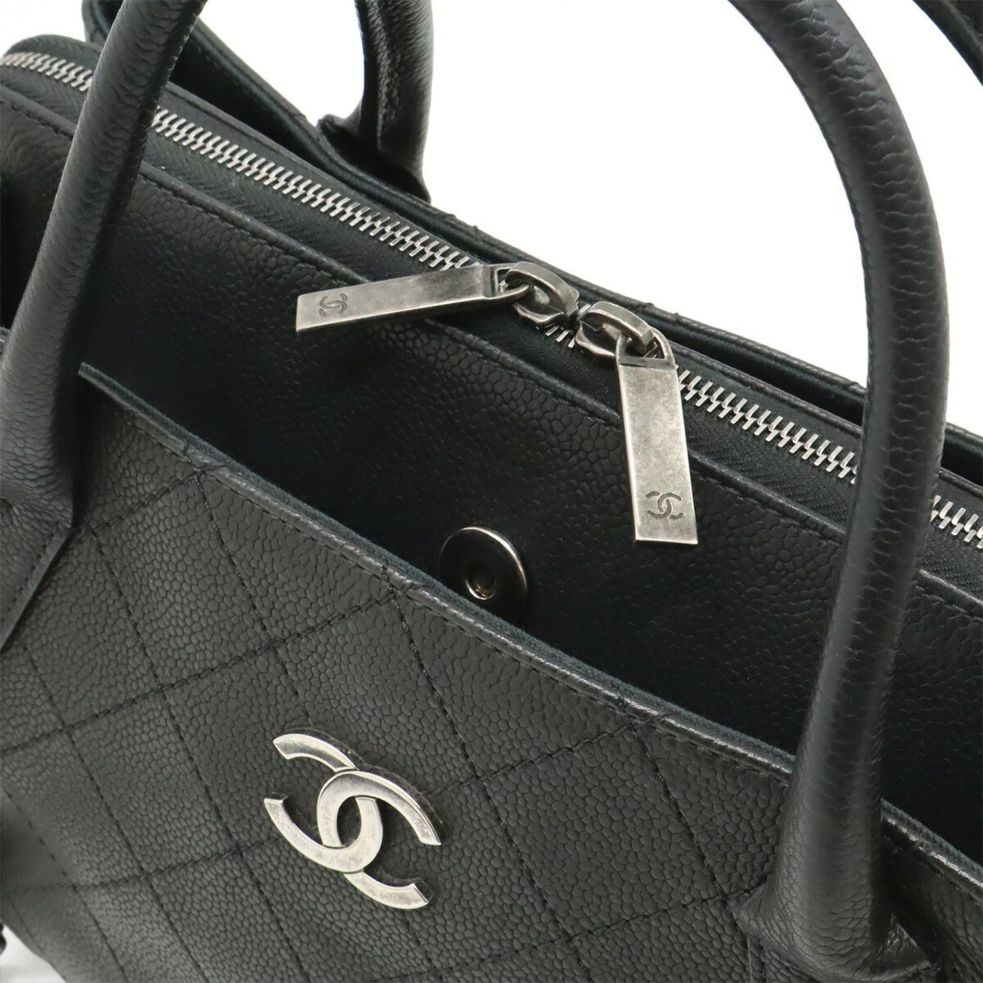 Chanel Matelasse Black Grained Calfskin Handbag Shoulder Bag (Pre-Owned)