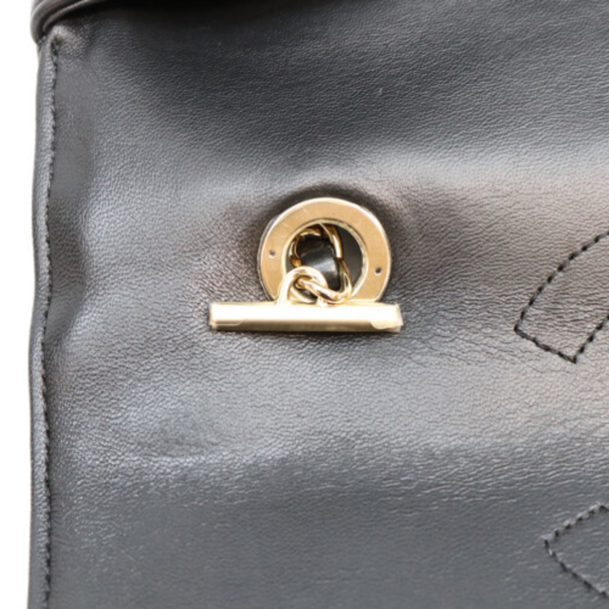 Chanel Black Leather Shoulder Bag (Pre-Owned)