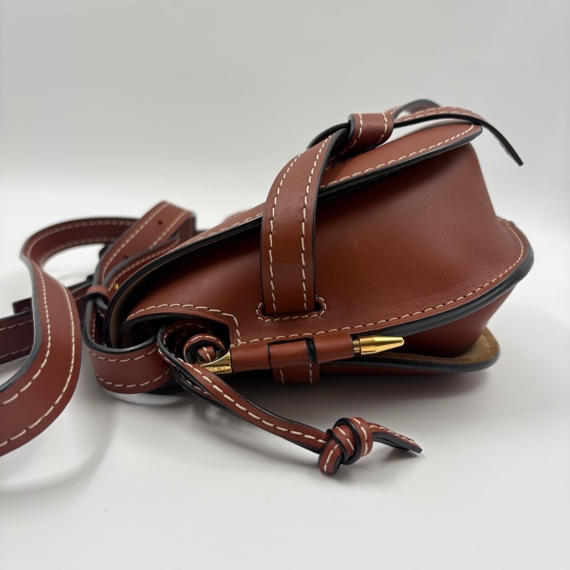 Loewe Brown Shoulder Bag (Pre-Owned)