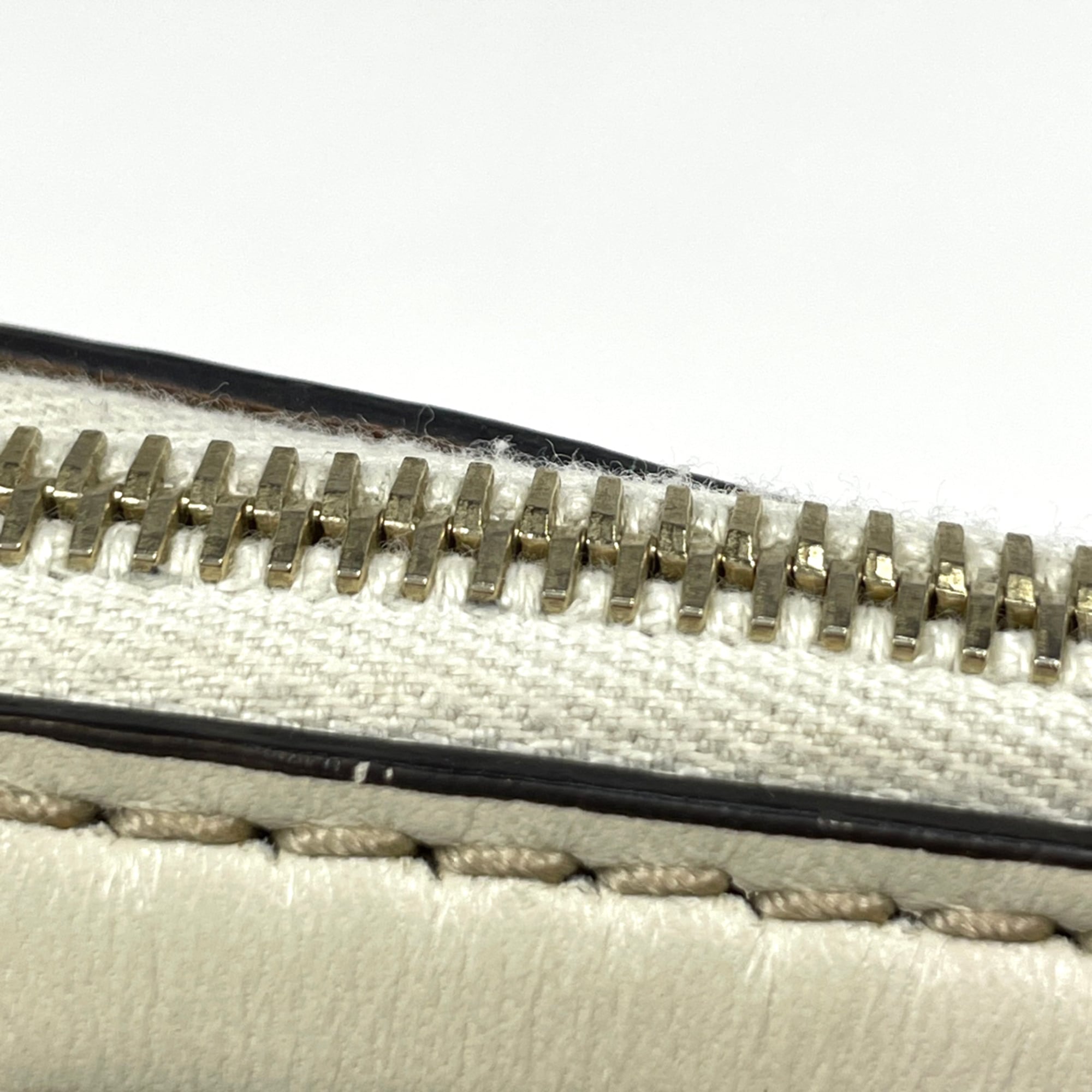 Gucci Beige Gg Canvas Handbag (Pre-Owned)