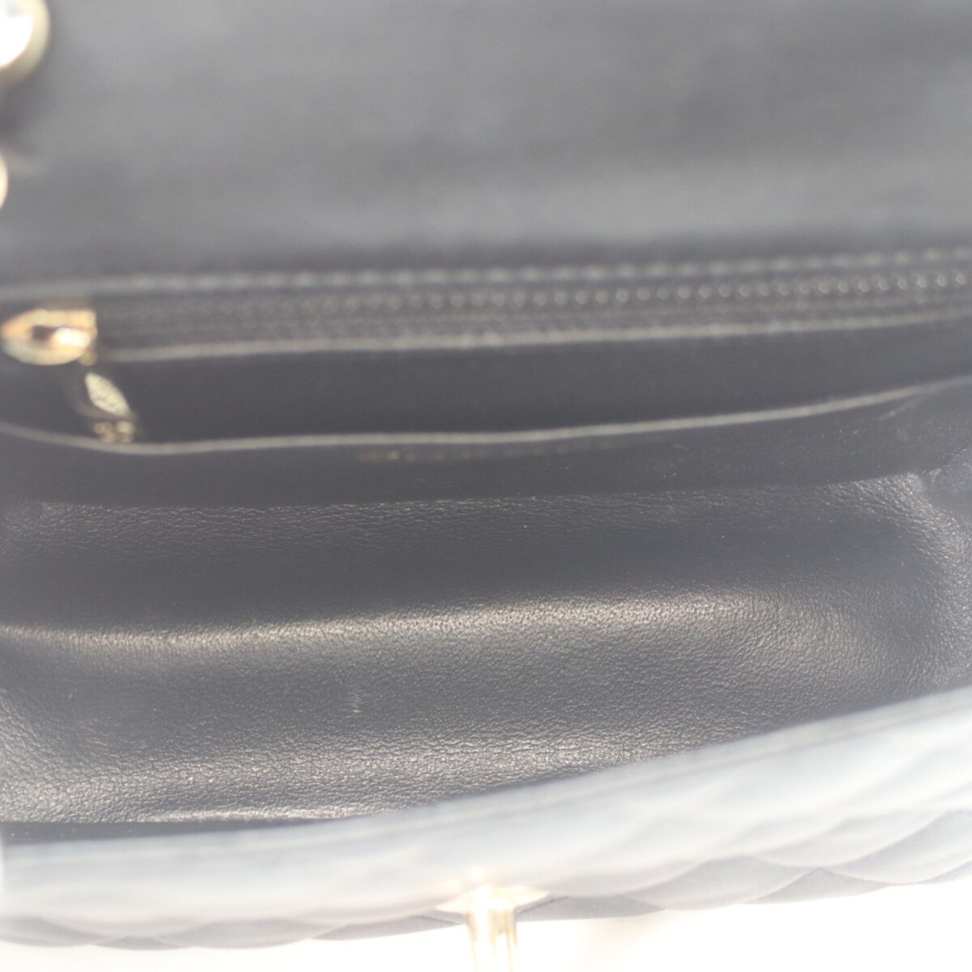 Chanel Black Leather Shoulder Bag (Pre-Owned)