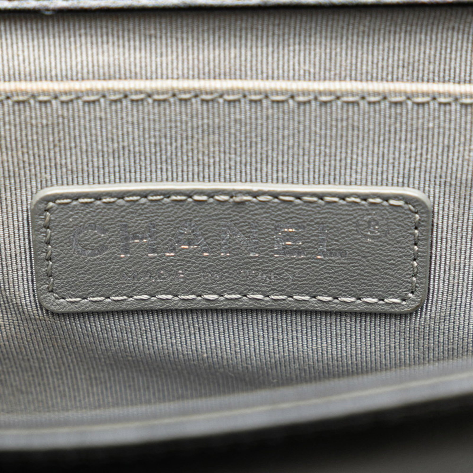 Chanel Black Leather Shoulder Bag (Pre-Owned)