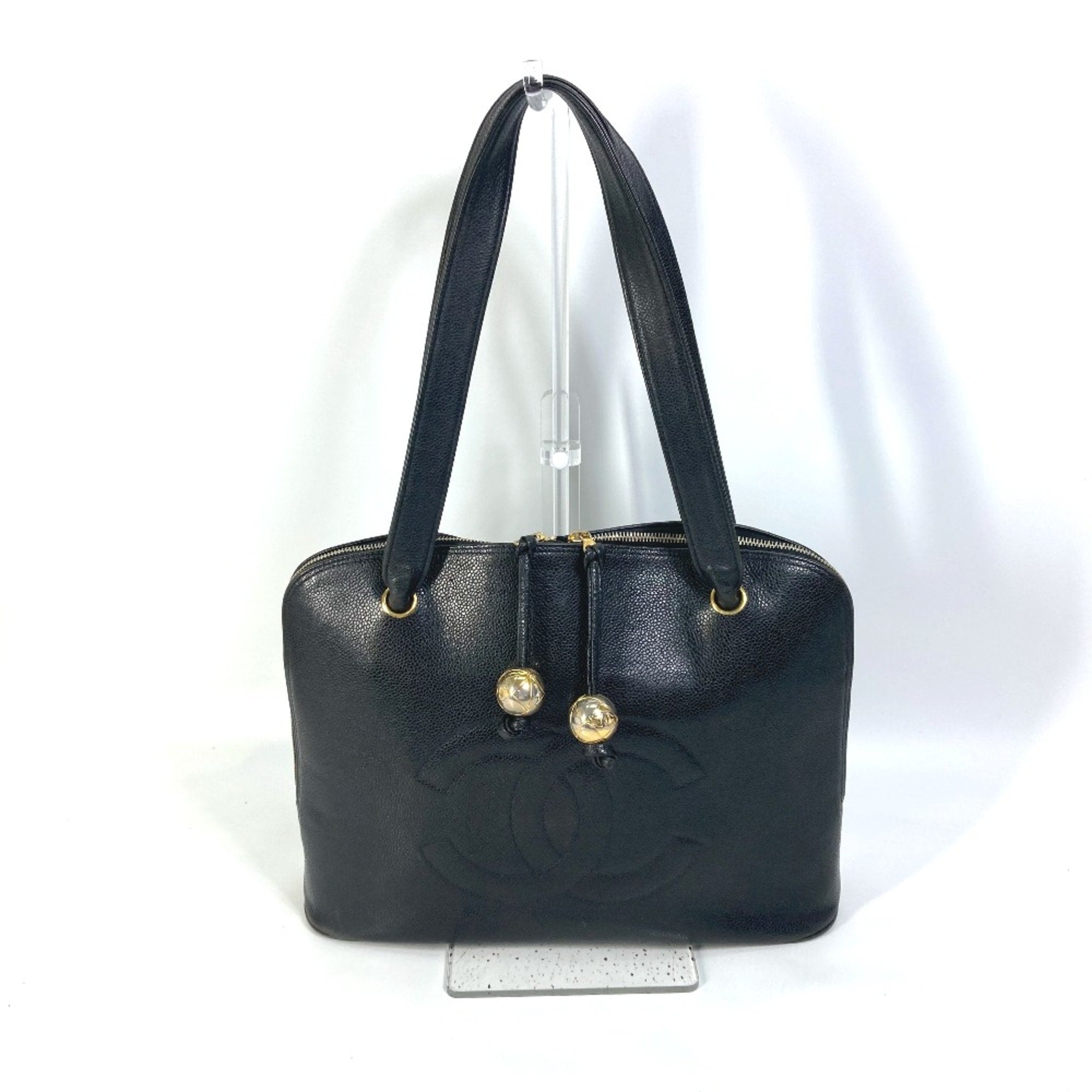 Chanel Black Leather Shoulder Bag (Pre-Owned)