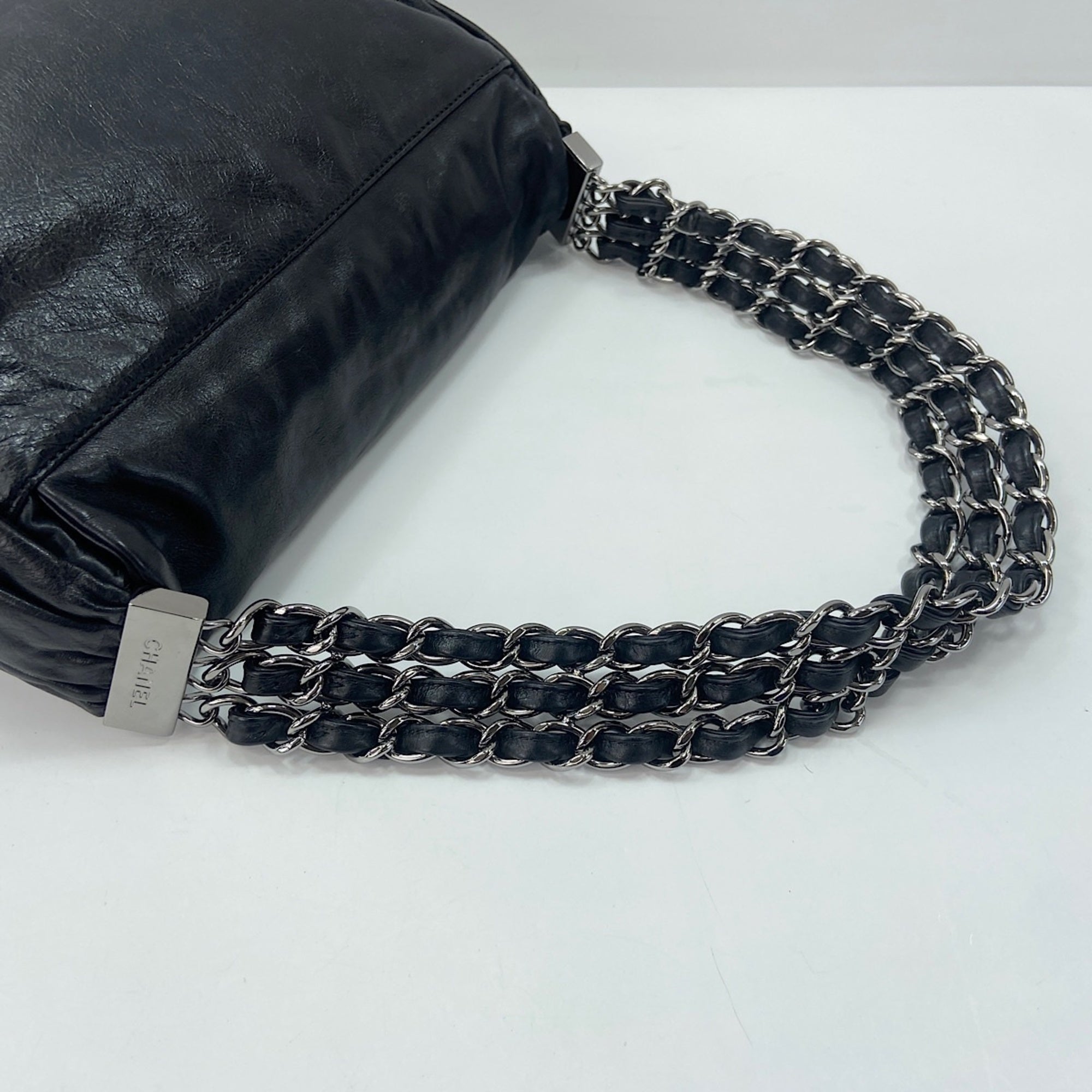 Chanel Black Shoulder Bag (Pre-Owned)