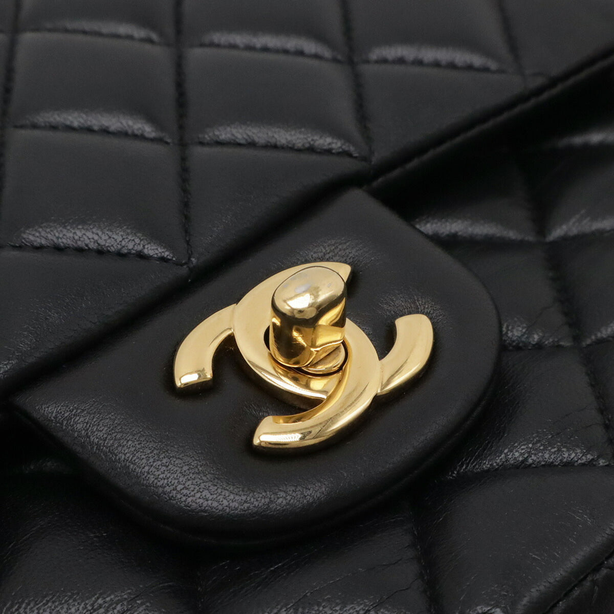 Chanel Black Shoulder Bag (Pre-Owned)
