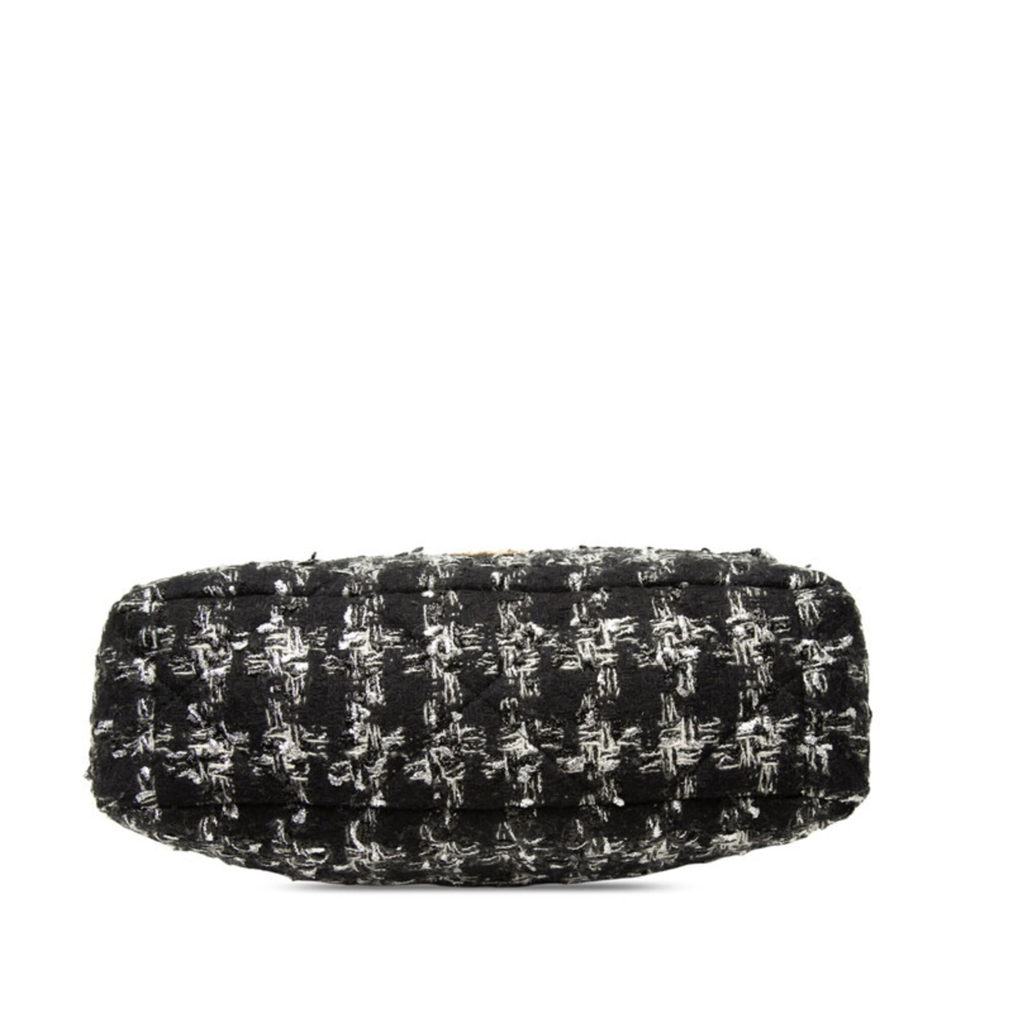 Chanel Black Tweed Shoulder Bag (Pre-Owned)