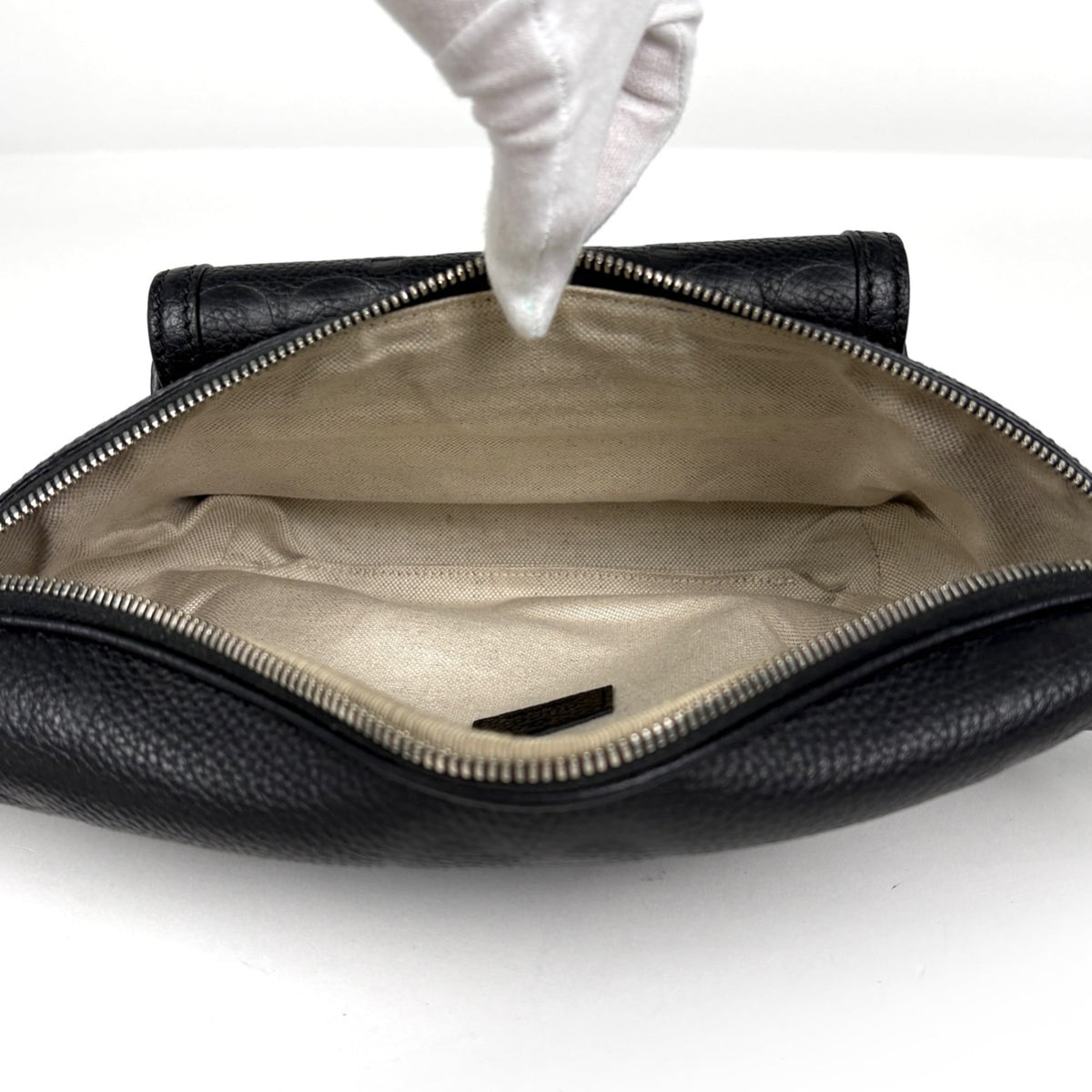 Gucci Black Leather Sling Bag (Pre-Owned)