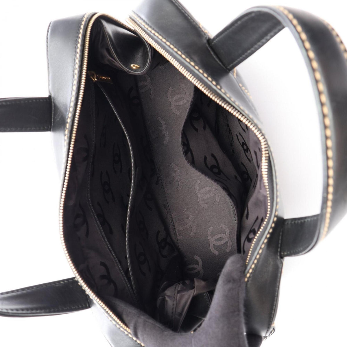 Chanel Black Leather Handbag (Pre-Owned)
