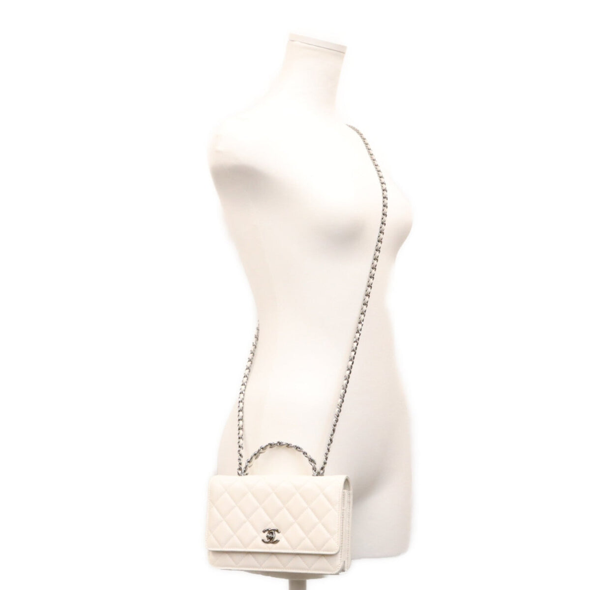 Chanel White Shoulder Bag (Pre-Owned)