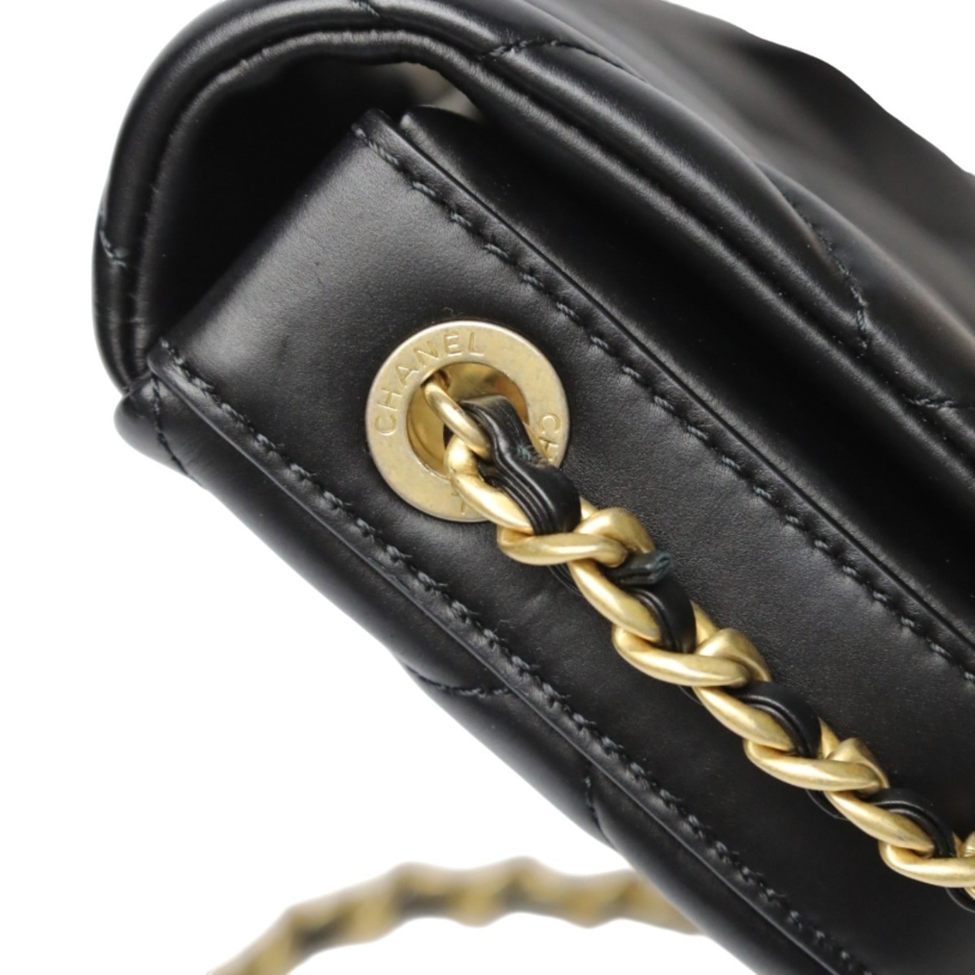 Chanel Black Leather Shoulder Bag (Pre-Owned)