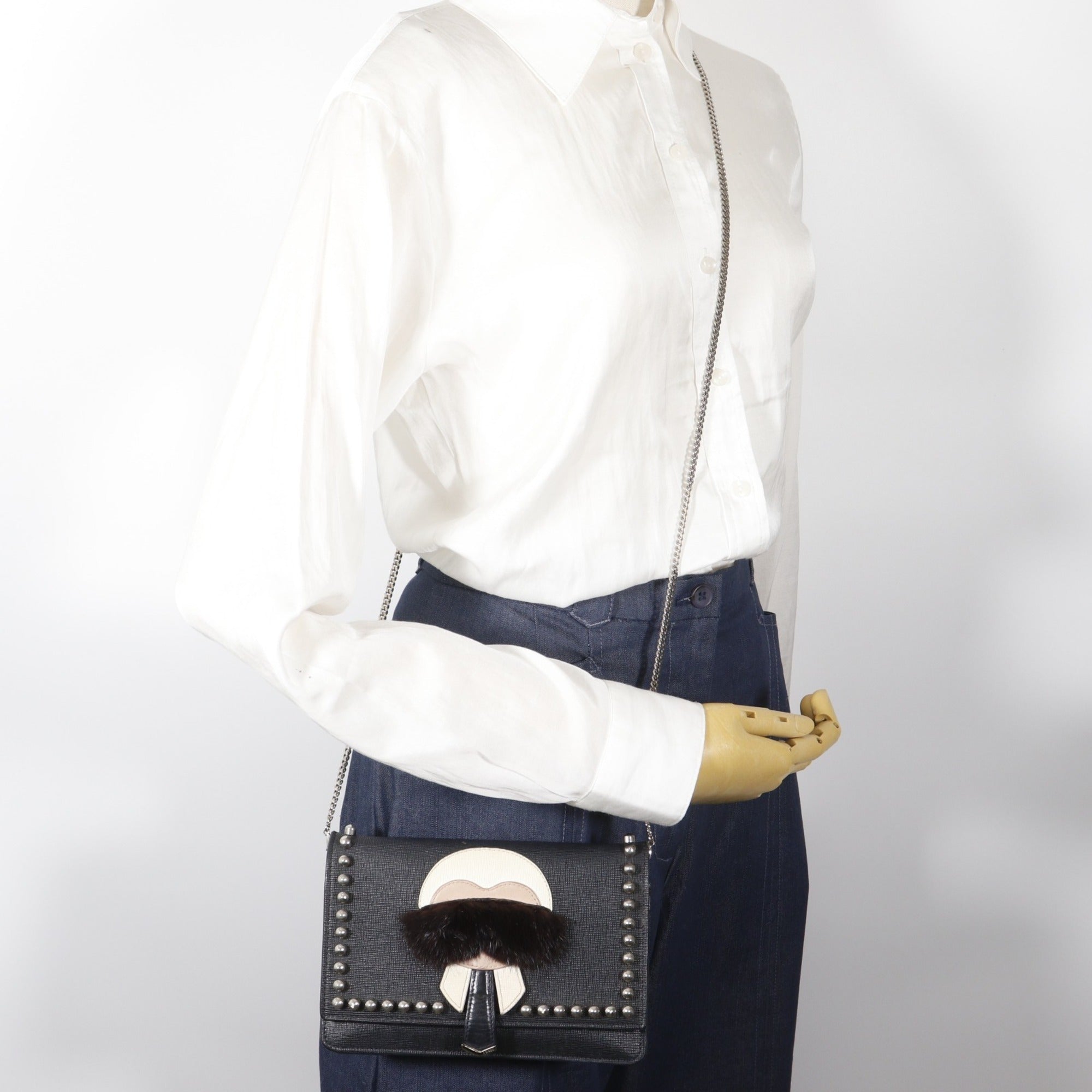 Fendi Black Leather Shoulder Bag (Pre-Owned)