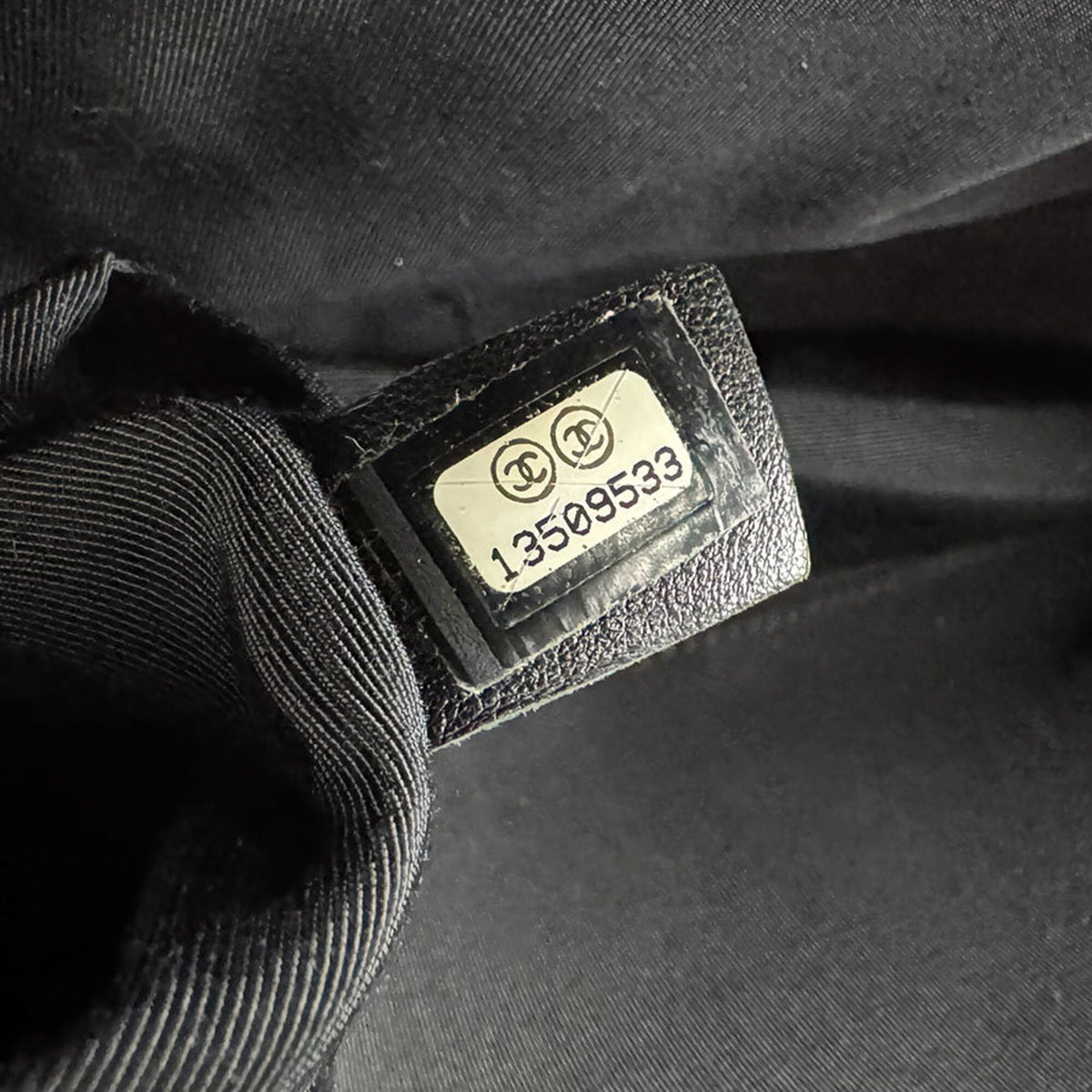 Chanel Black Grained Calfskin Handbag (Pre-Owned)
