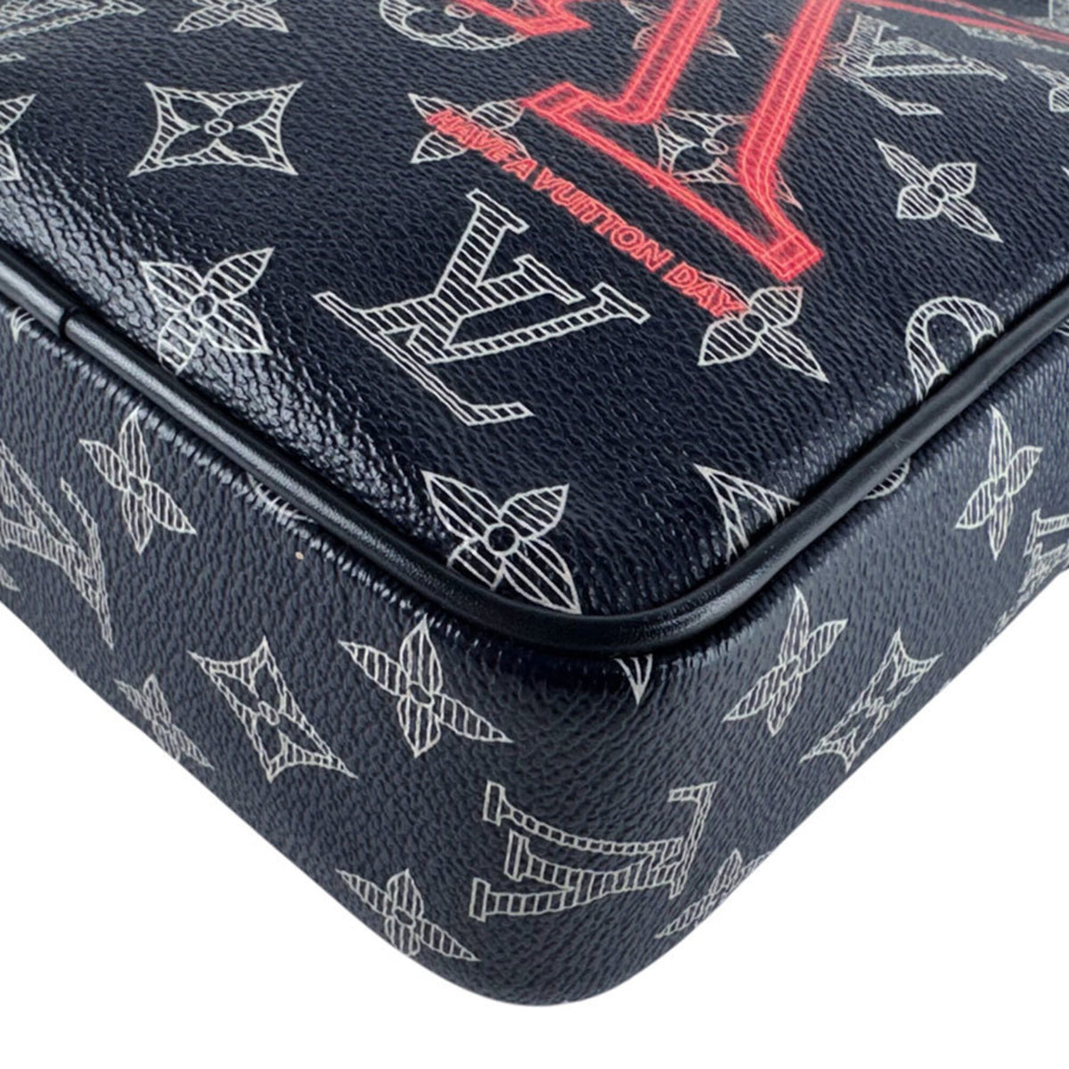 Louis Vuitton Navy Shoulder Bag (Pre-Owned)