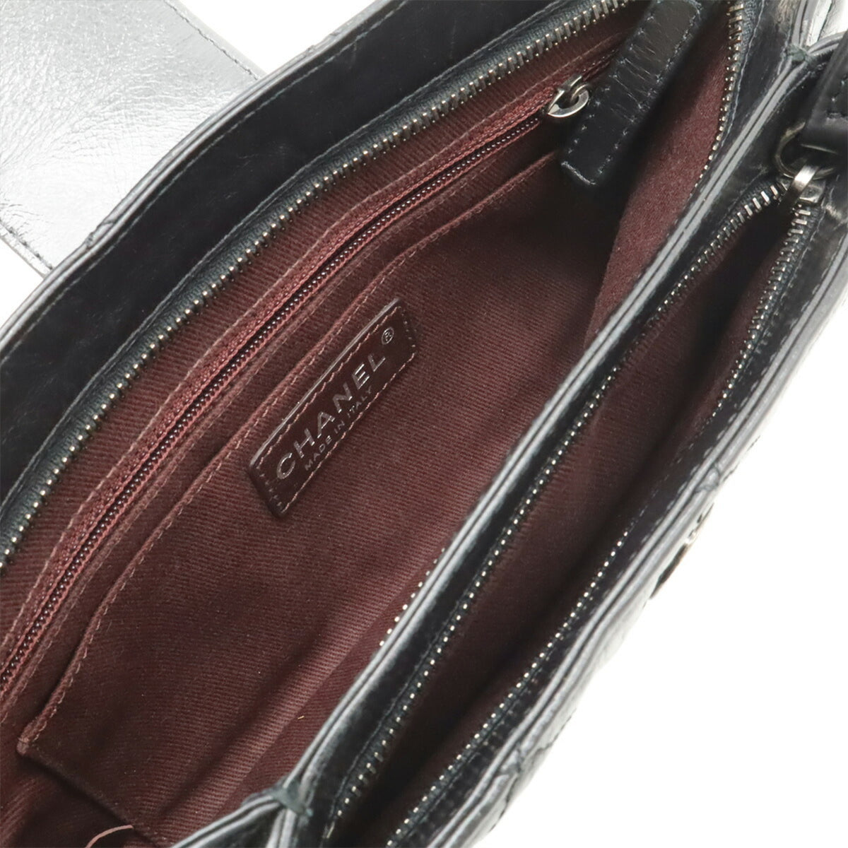 Chanel Black Leather Shoulder Bag (Pre-Owned)