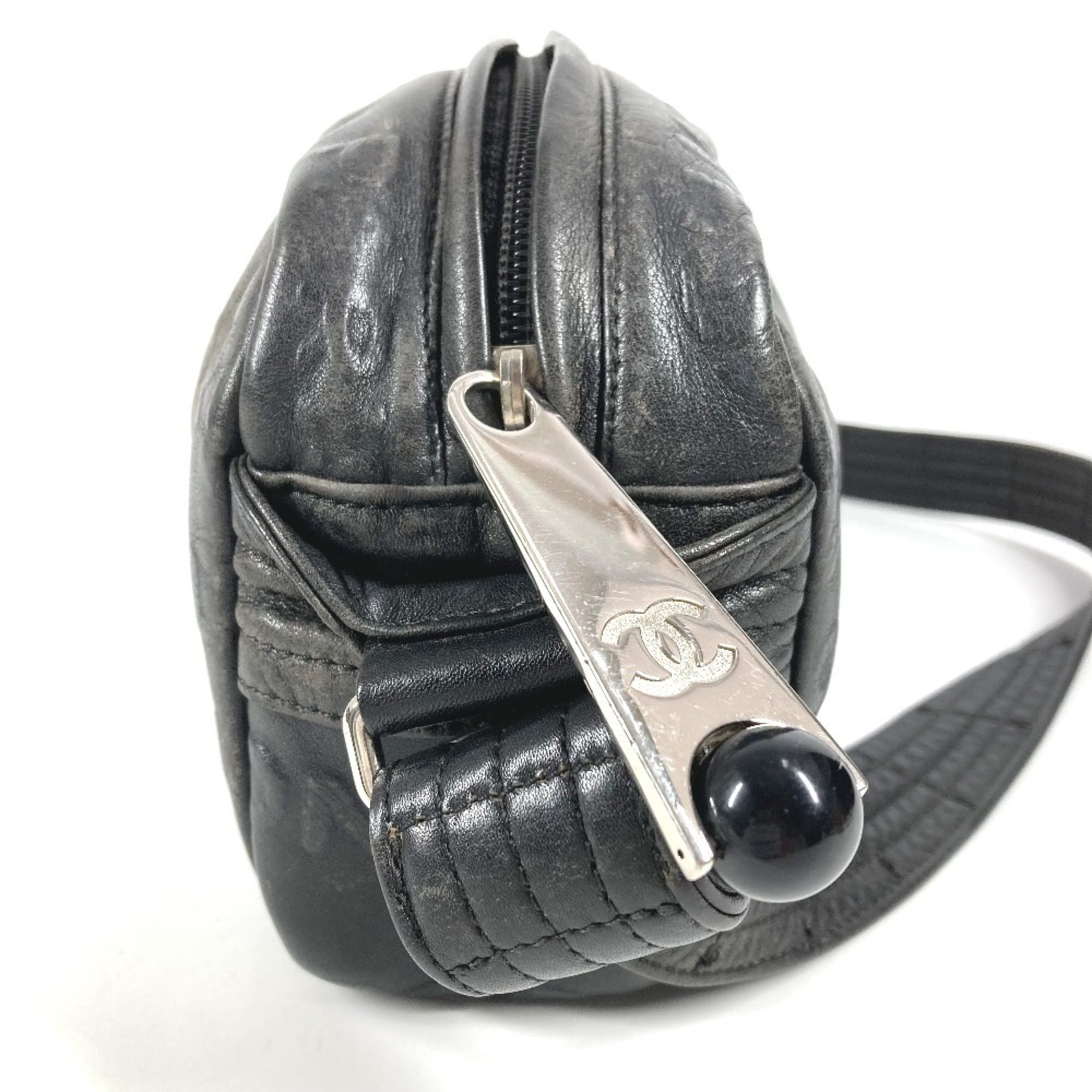 Chanel Black Leather Pochette Shoulder Bag (Pre-Owned)