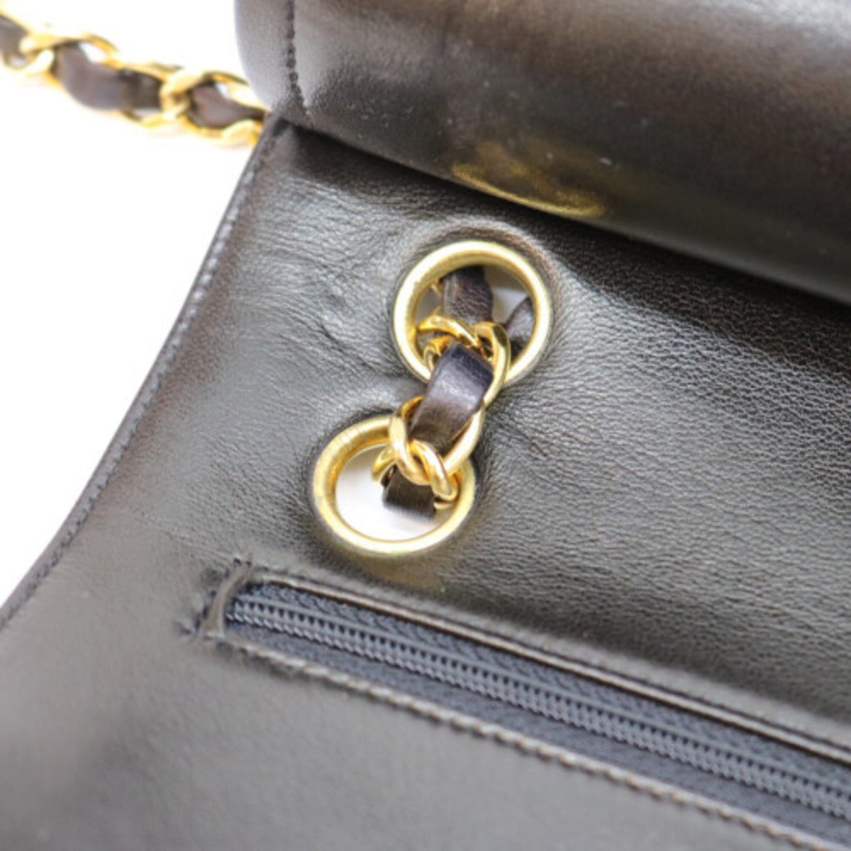 Chanel Black Leather Shoulder Bag (Pre-Owned)