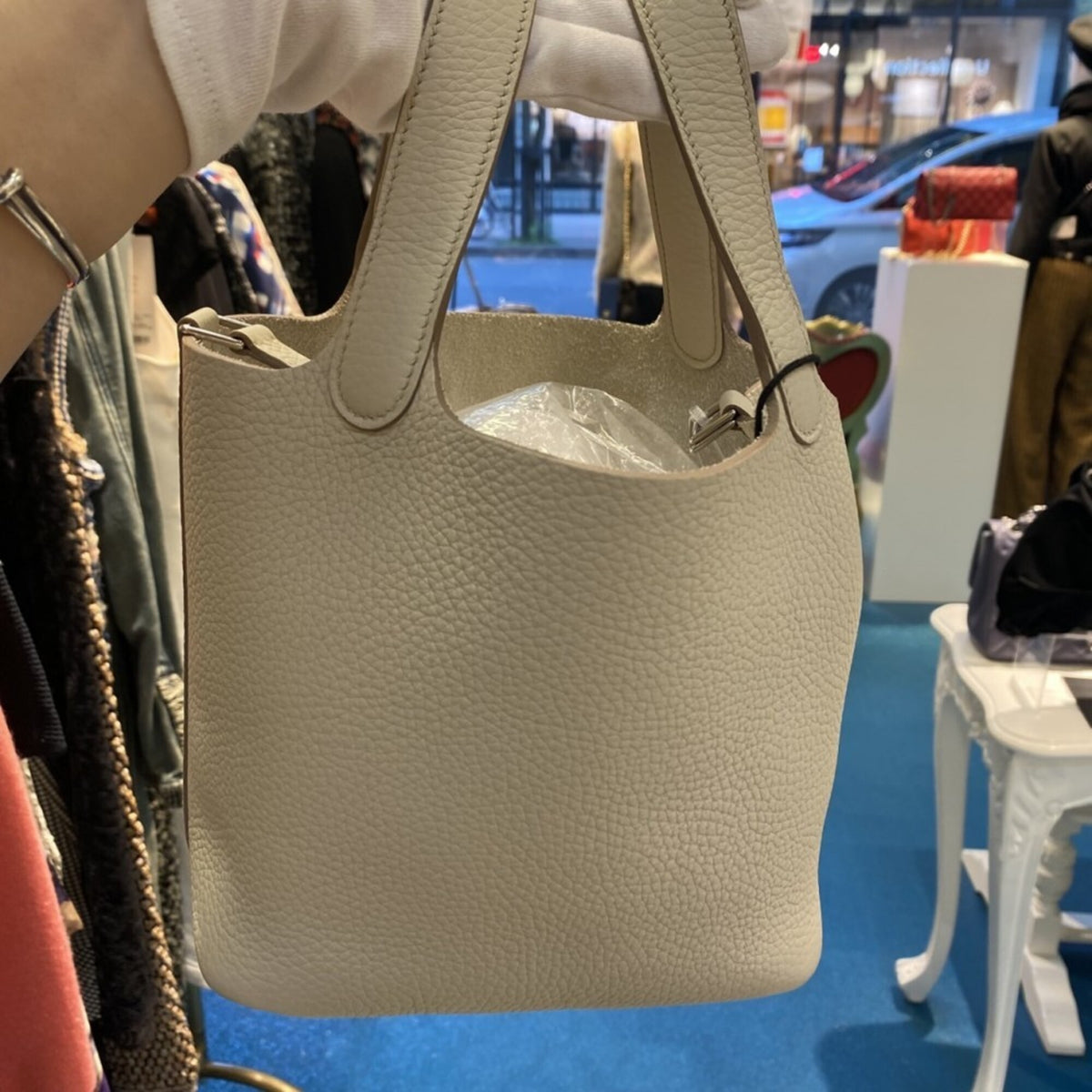 Hermes Ivory Leather Handbag (Pre-Owned)