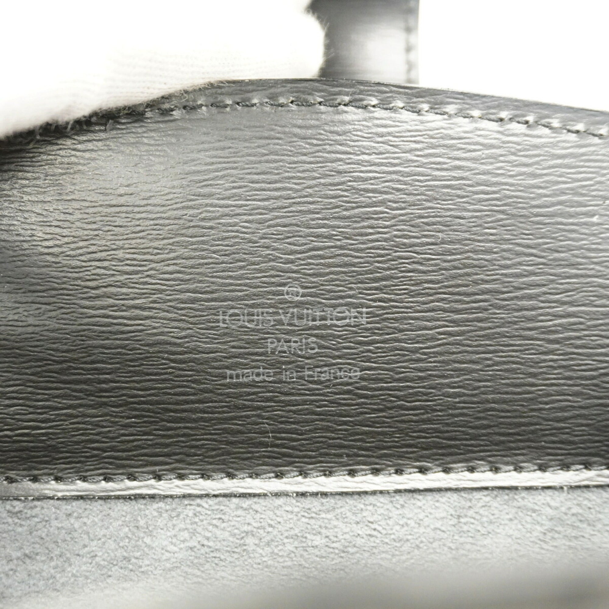 Louis Vuitton Noir Shoulder Bag (Pre-Owned)