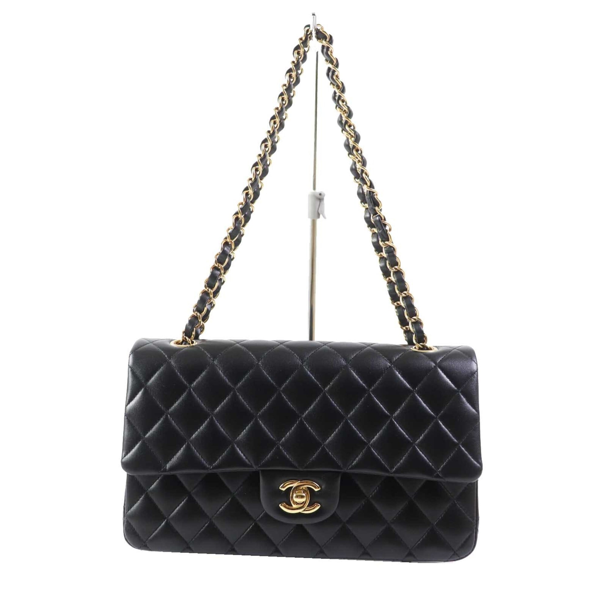 Chanel Black Leather Shoulder Bag (Pre-Owned)