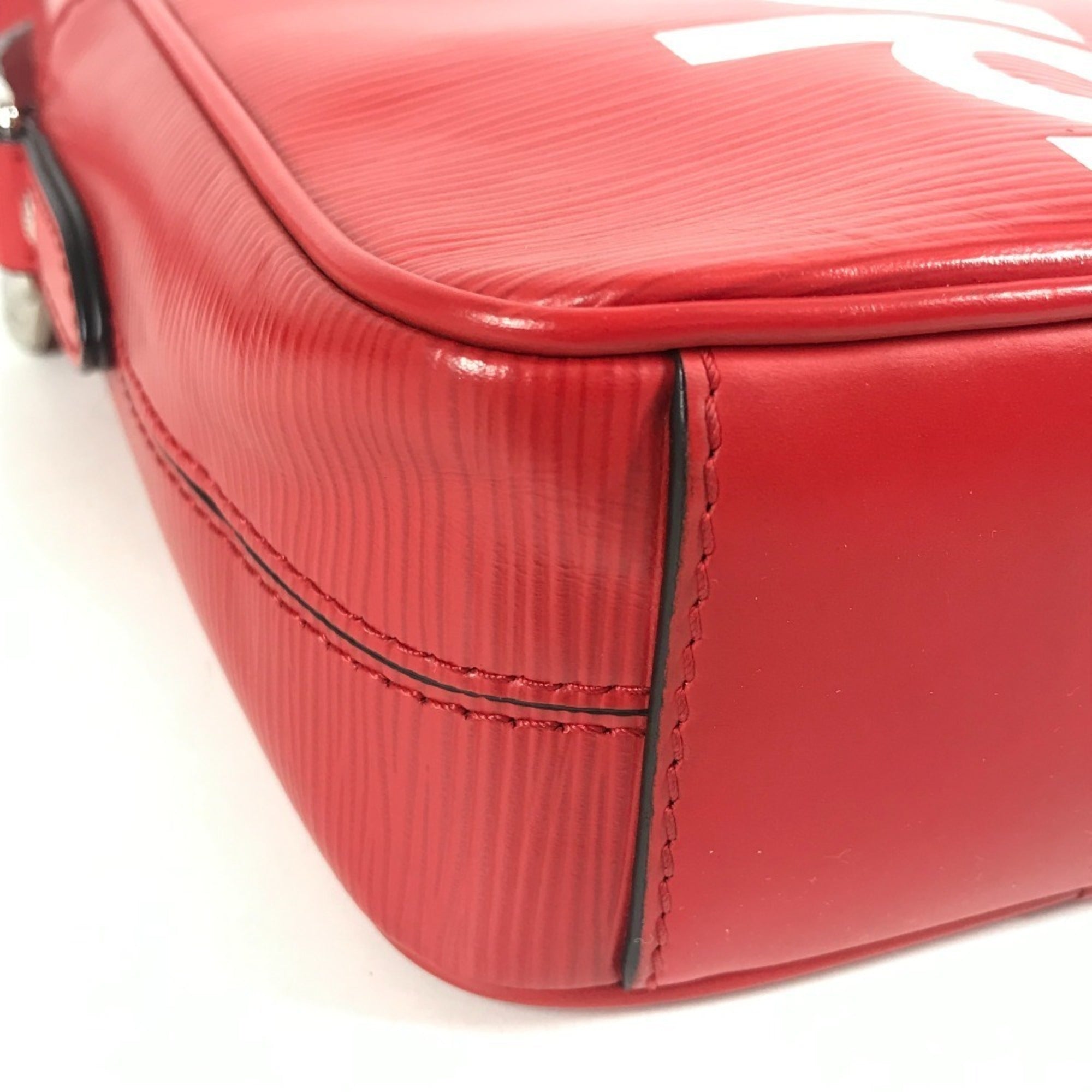 Louis Vuitton Epi Red Color White Epi Leather Pochette Shoulder Bag (Pre-Owned)