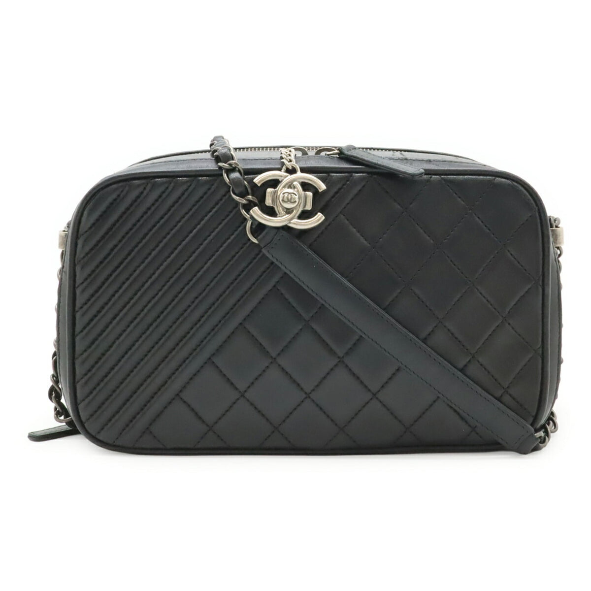 Chanel Black Leather Pochette Shoulder Bag (Pre-Owned)