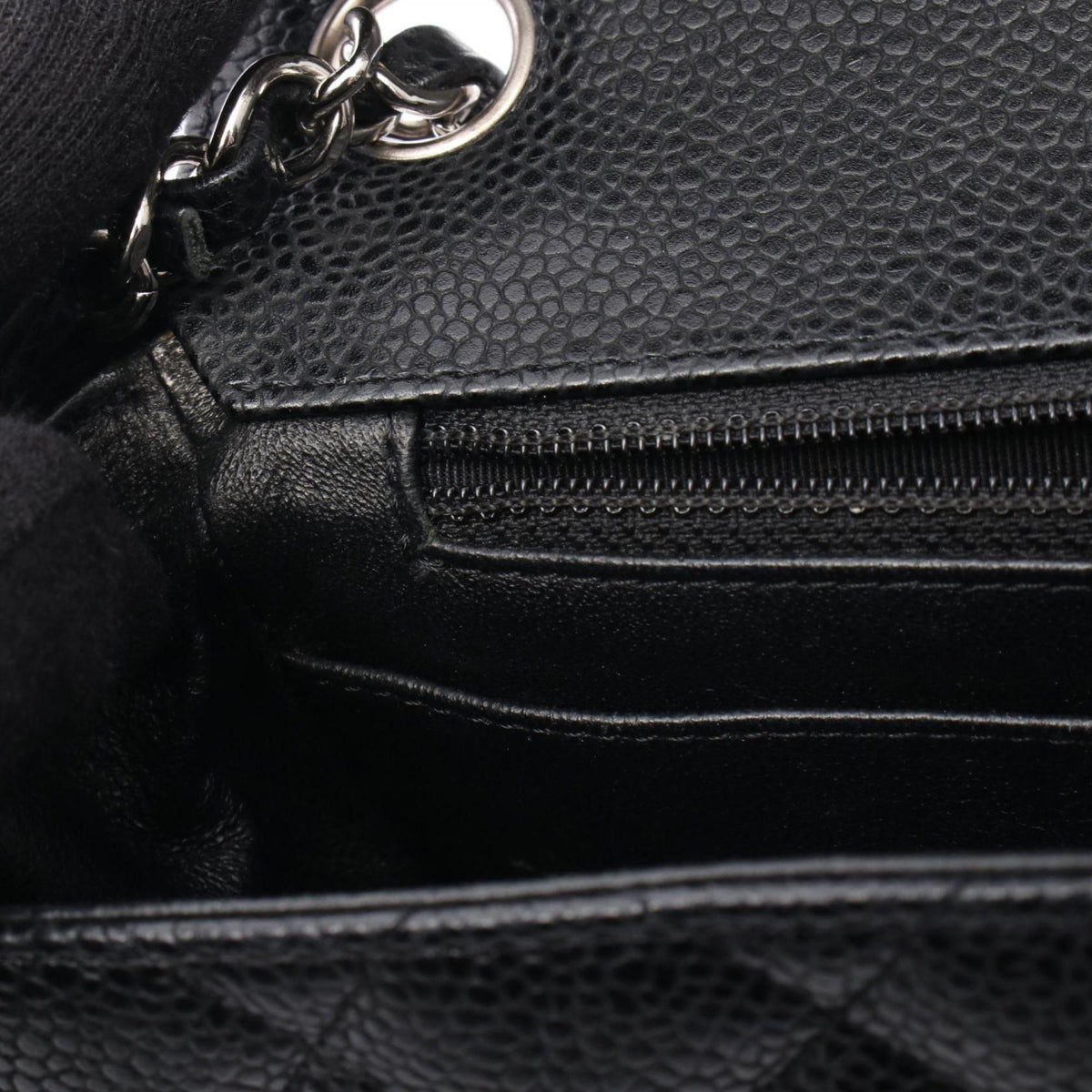 Chanel Black Leather Handbag Shoulder Bag (Pre-Owned)