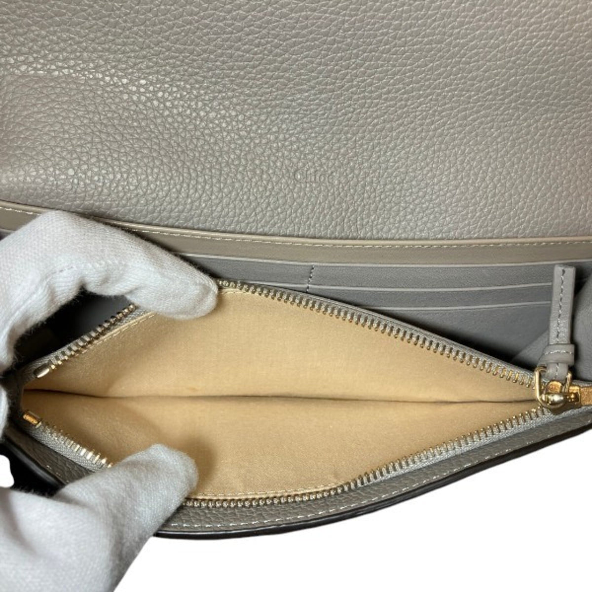 Chloé Grayish Leather Long Wallet (Bi-Fold) (Pre-Owned)