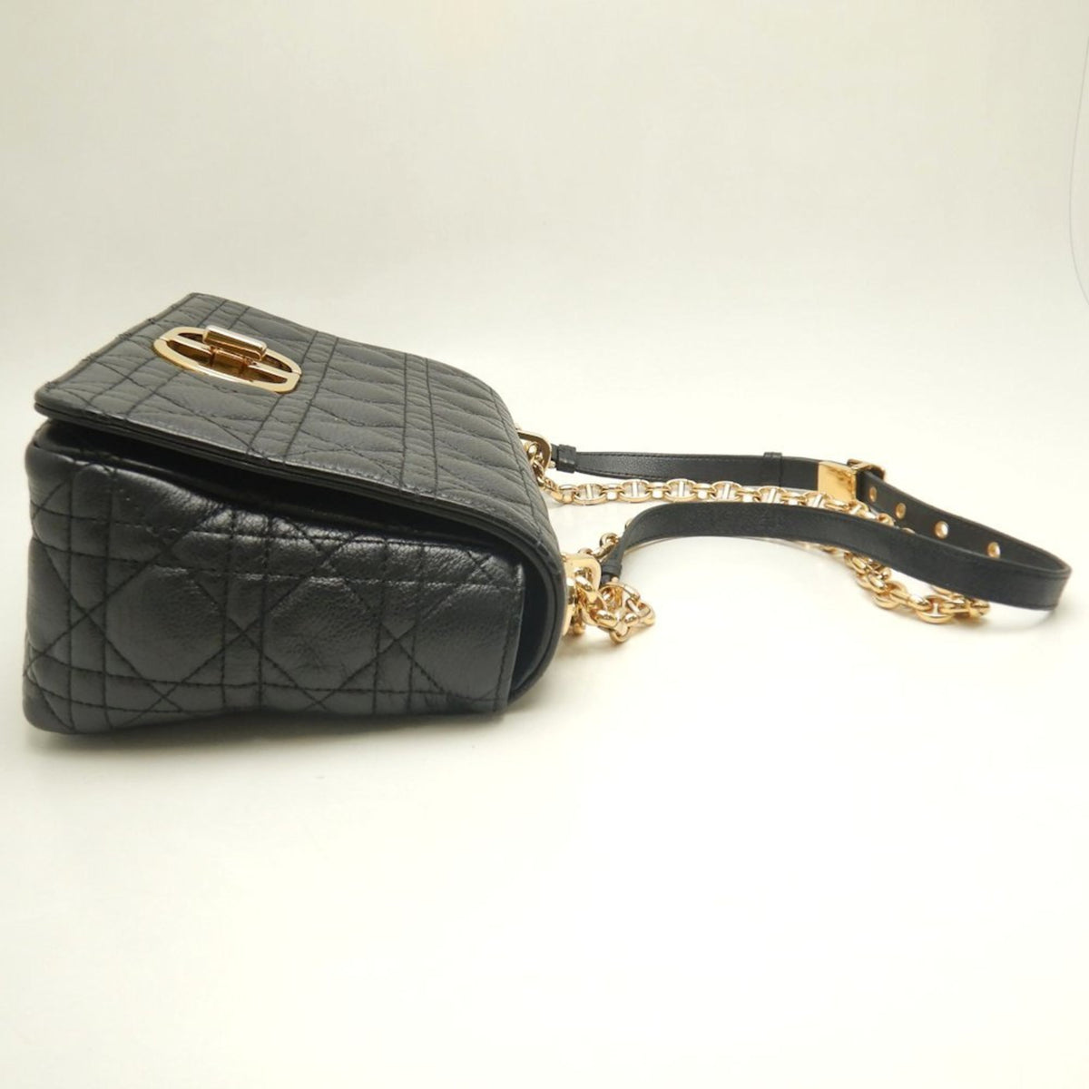 Christian Dior Black Leather Shoulder Bag (Pre-Owned)