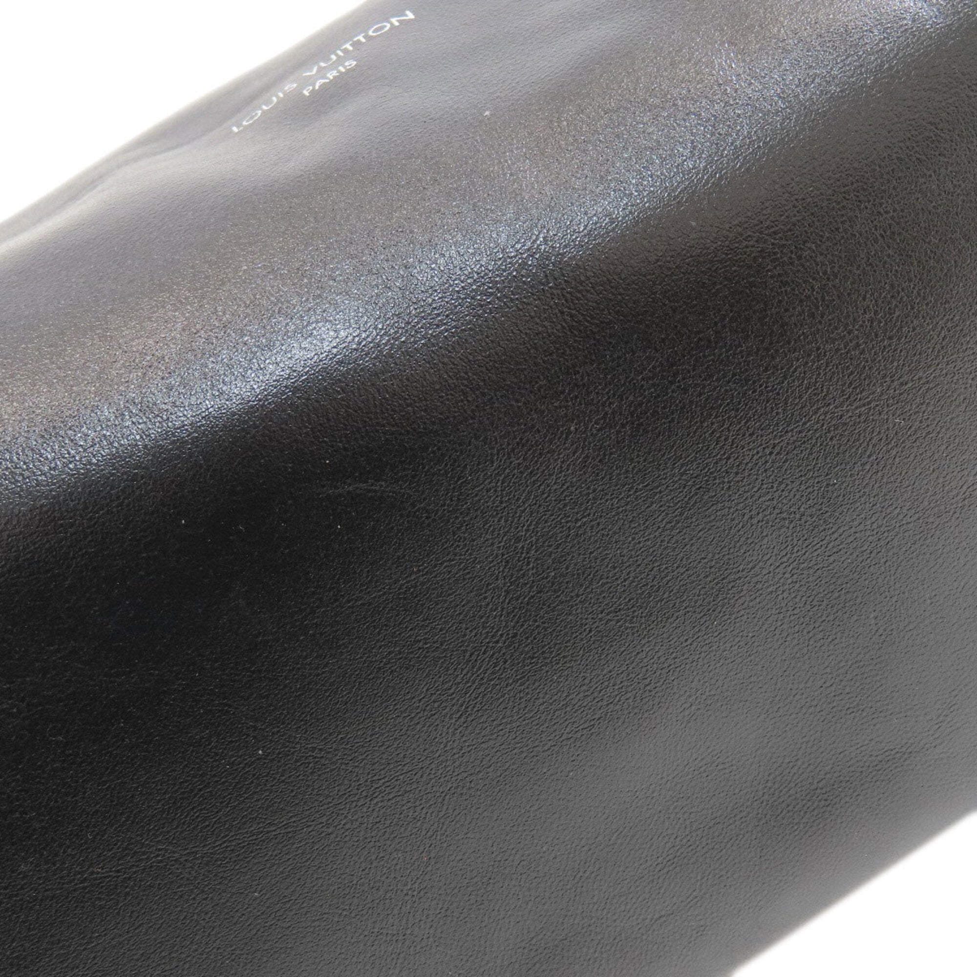 Louis Vuitton Black Leather Shoulder Bag (Pre-Owned)
